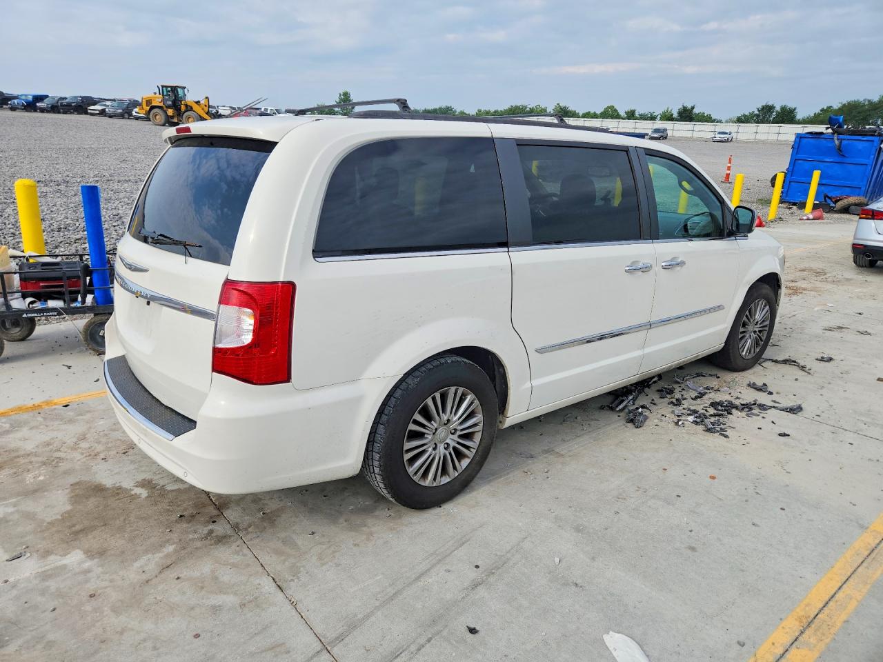 2013 Chrysler Town & Country Touring L White vin: 2C4RC1CG0DR708712