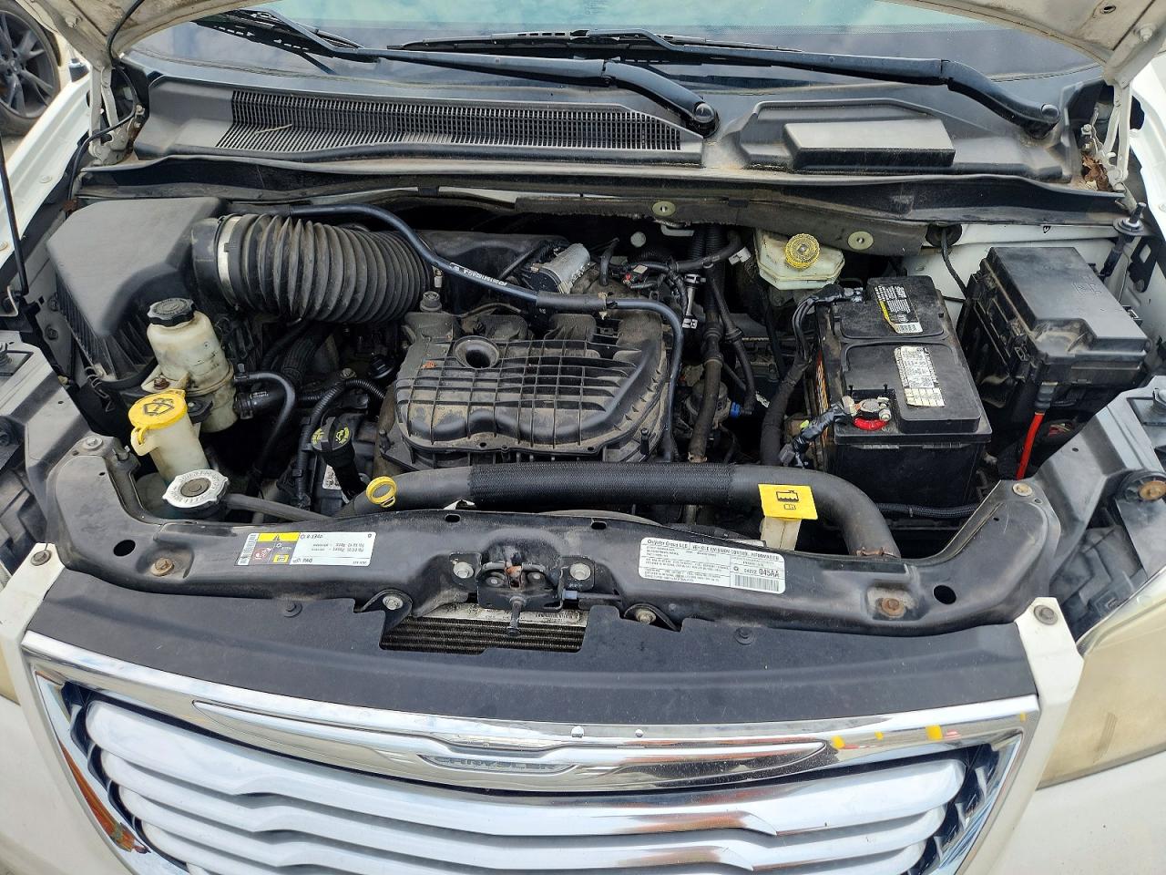2013 Chrysler Town & Country Touring L White vin: 2C4RC1CG0DR708712