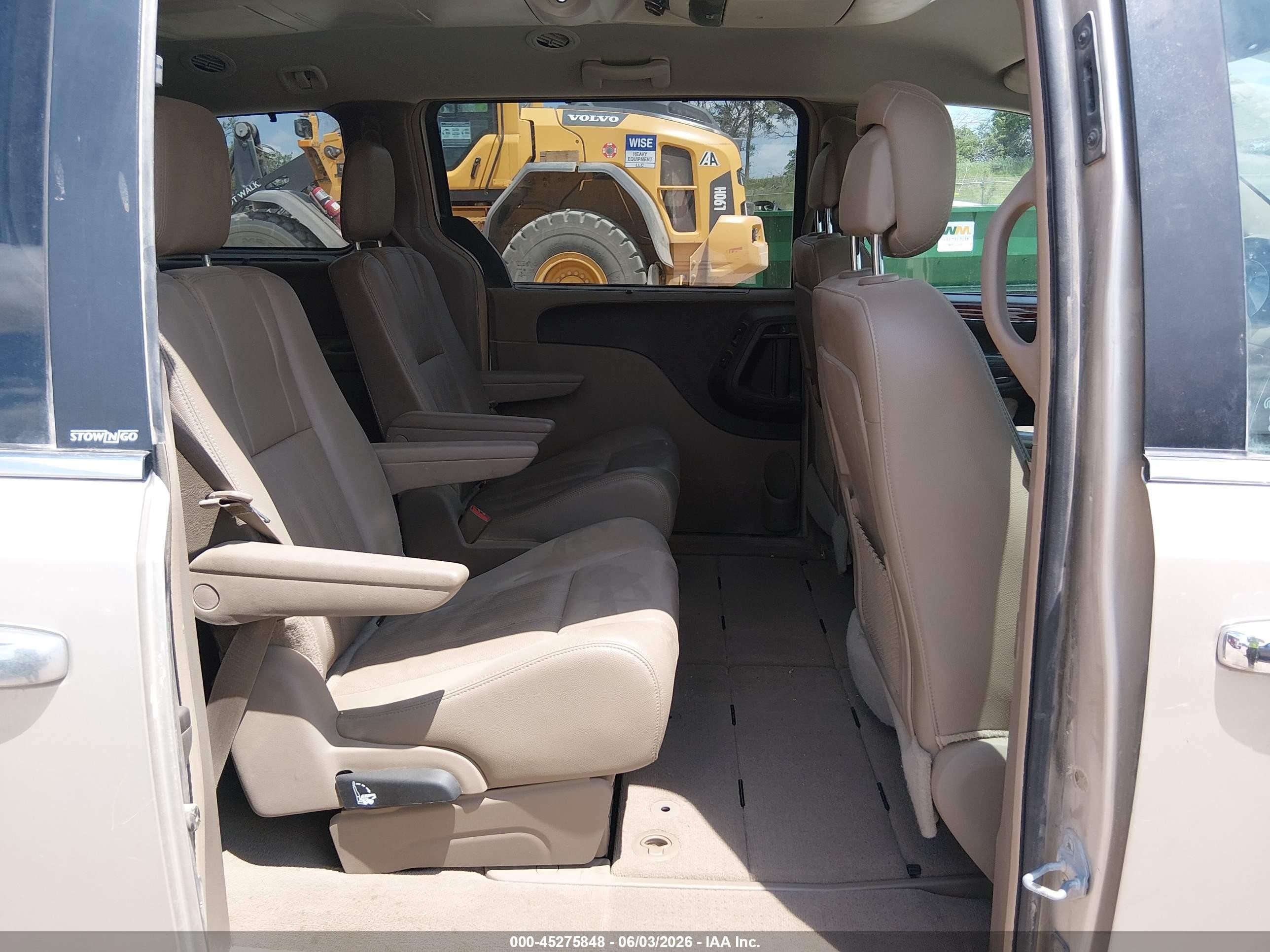 2014 Chrysler Town & Country Touring-l Tan vin: 2C4RC1CG0ER231524