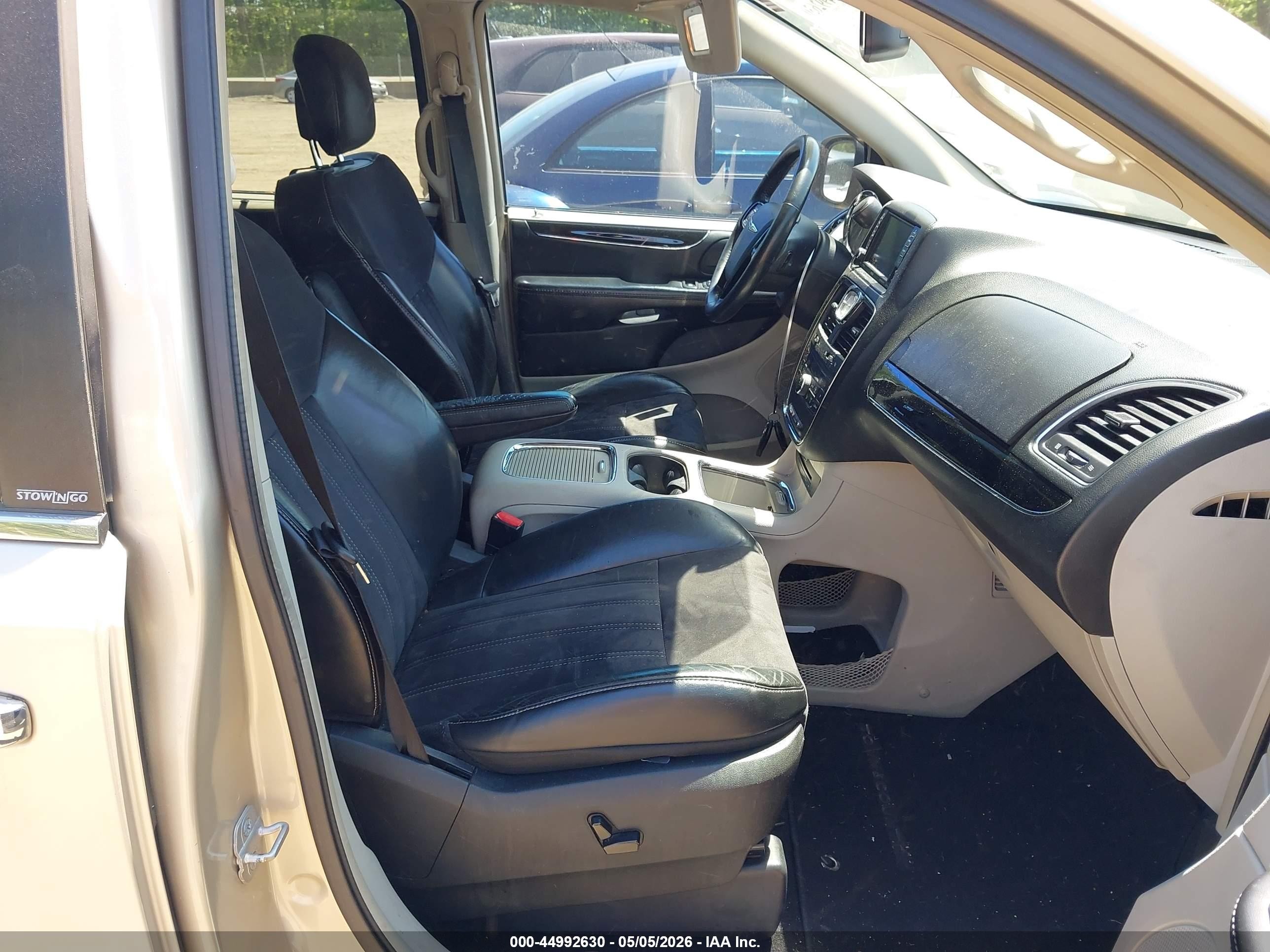 2014 Chrysler Town & Country Touring-l 30th Anniversary Gold vin: 2C4RC1CG0ER251451