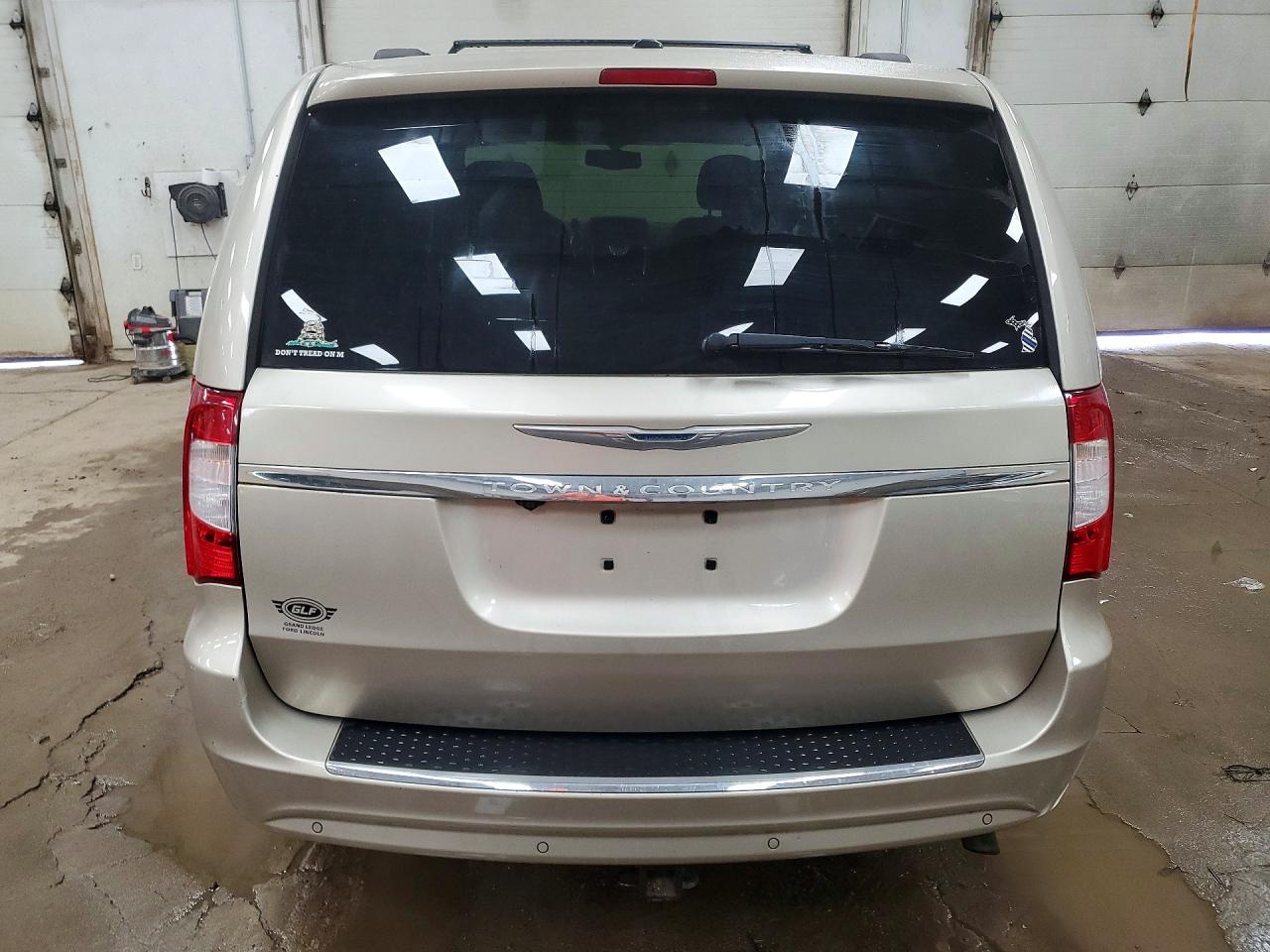 2014 Chrysler Town & Country Touring L Gold vin: 2C4RC1CG0ER297541