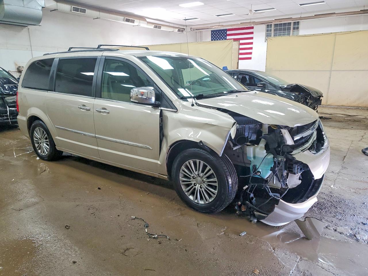 2014 Chrysler Town & Country Touring L Gold vin: 2C4RC1CG0ER297541