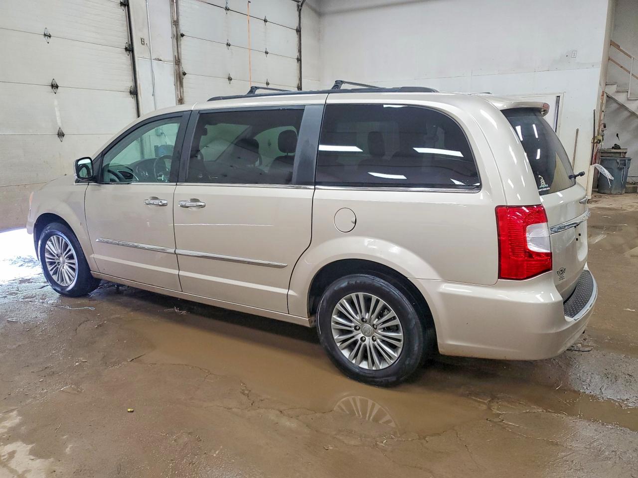 2014 Chrysler Town & Country Touring L Gold vin: 2C4RC1CG0ER297541