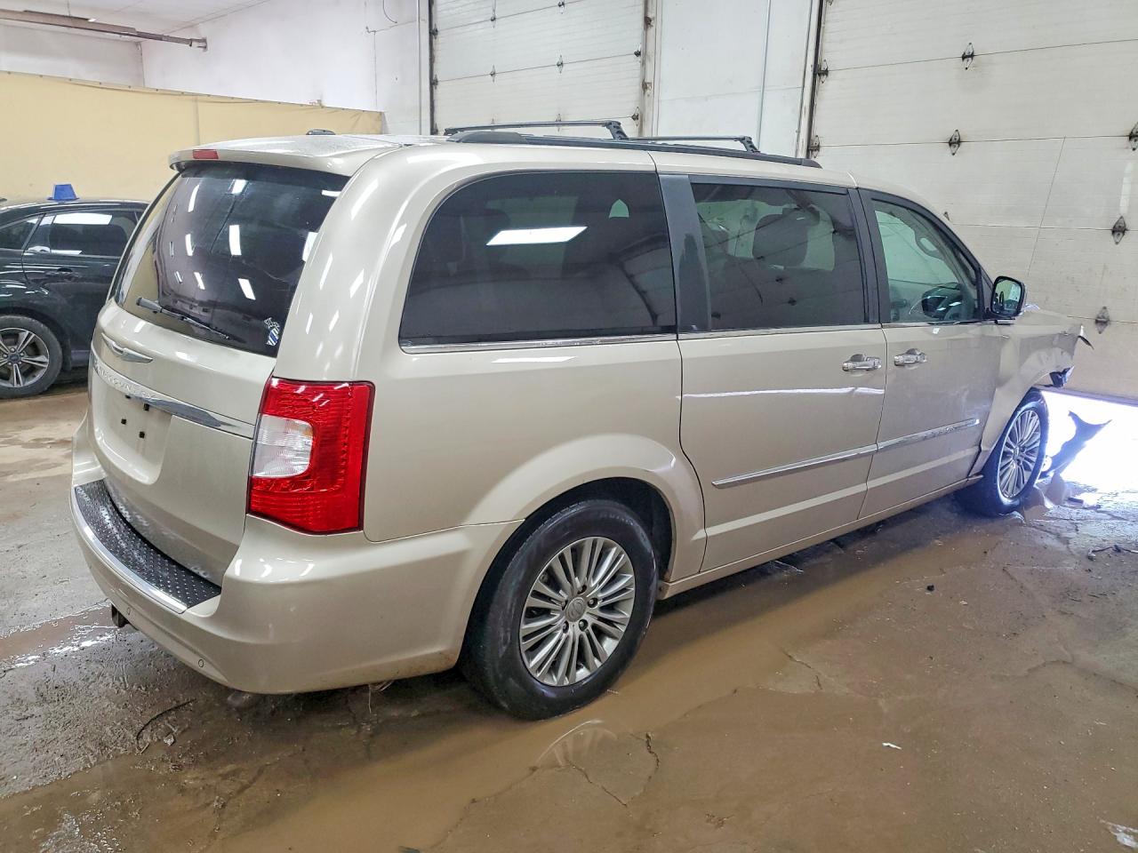 2014 Chrysler Town & Country Touring L Gold vin: 2C4RC1CG0ER297541