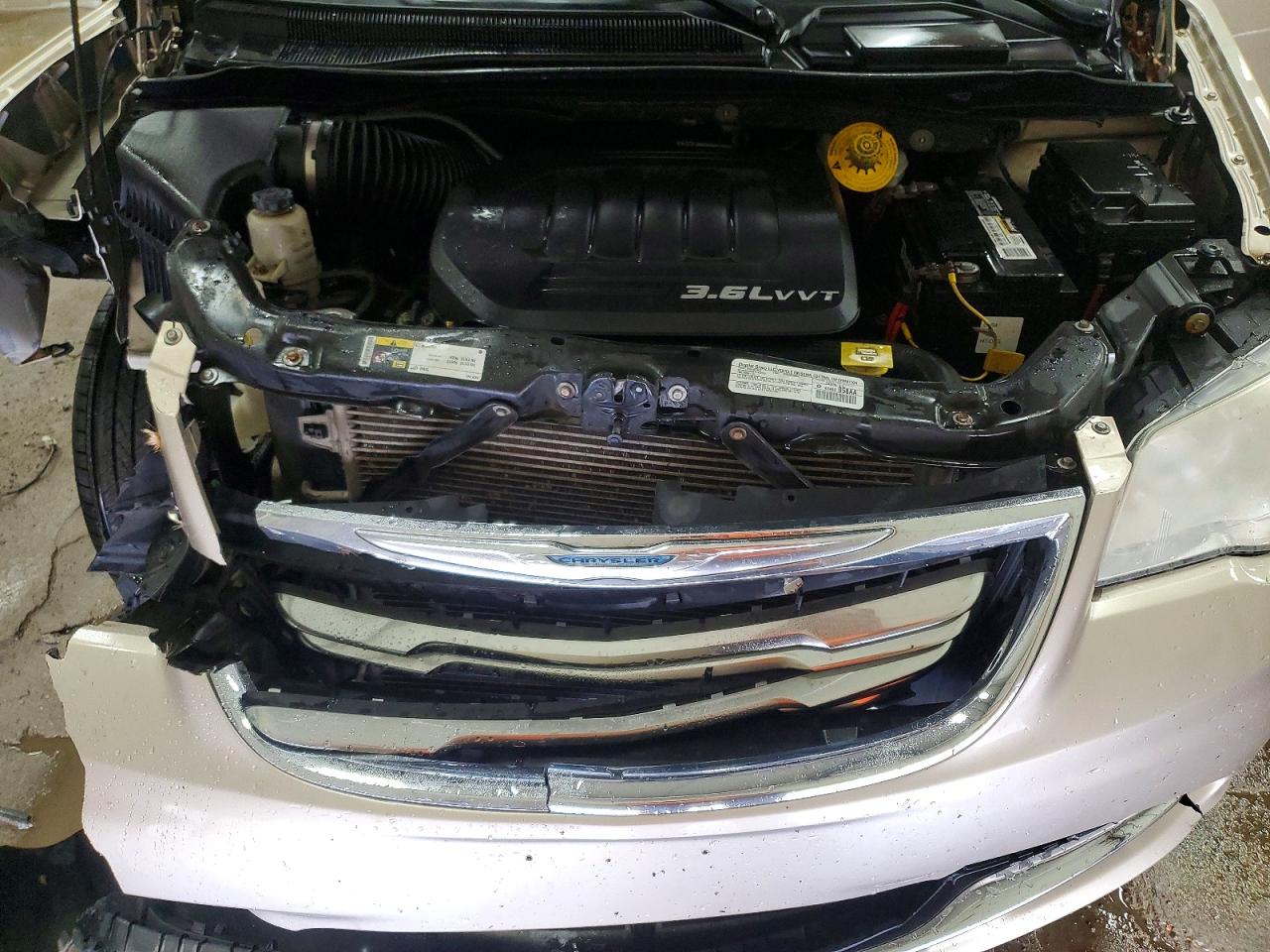 2014 Chrysler Town & Country Touring L Gold vin: 2C4RC1CG0ER297541