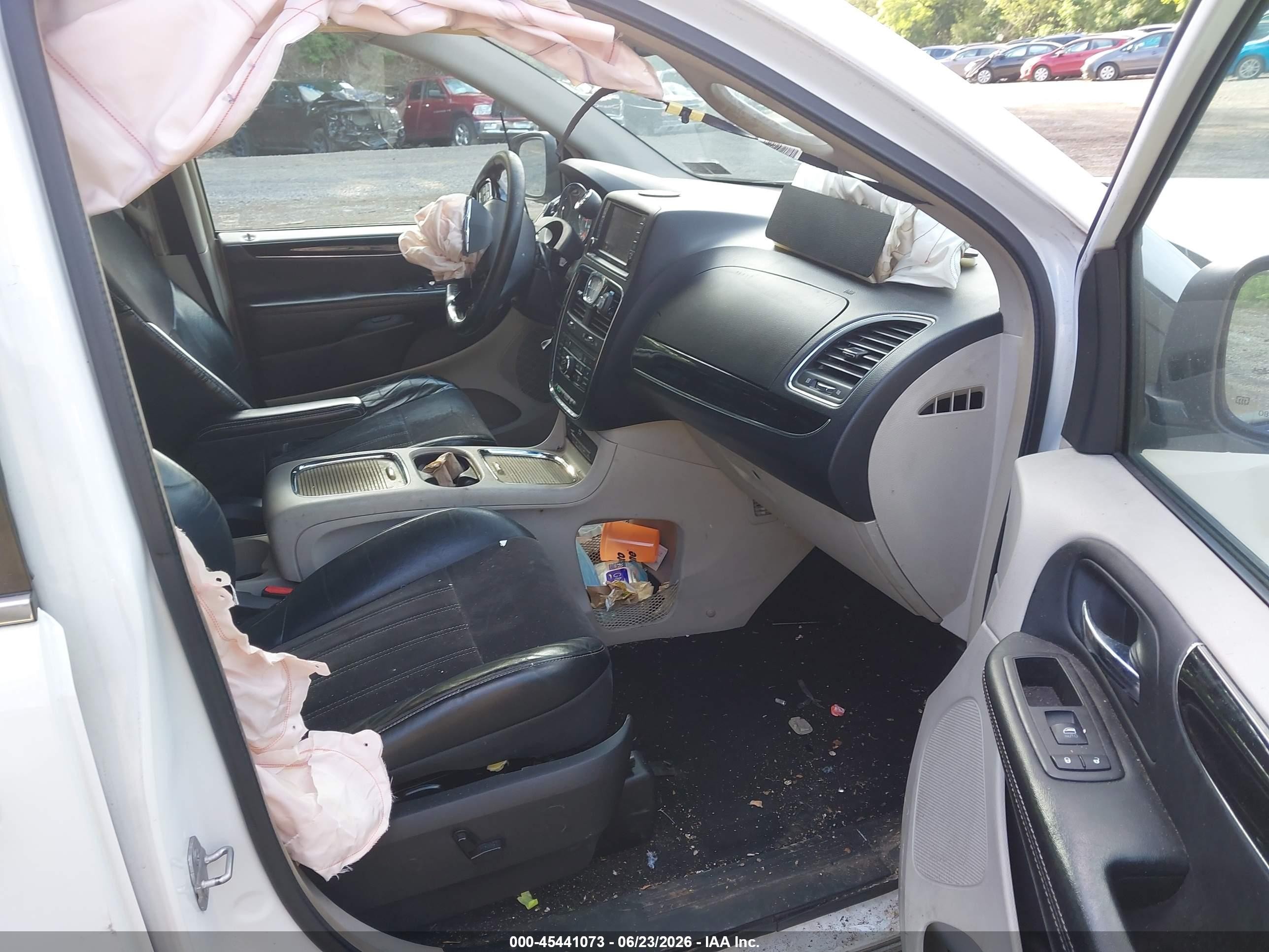 2014 Chrysler Town & Country Touring-l 30th Anniversary White vin: 2C4RC1CG0ER297569