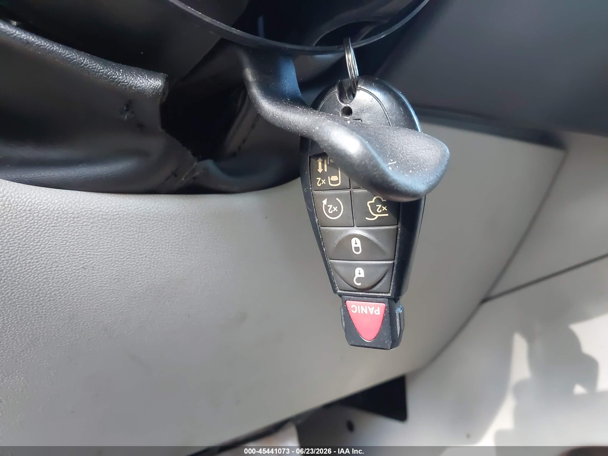 2014 Chrysler Town & Country Touring-l 30th Anniversary White vin: 2C4RC1CG0ER297569