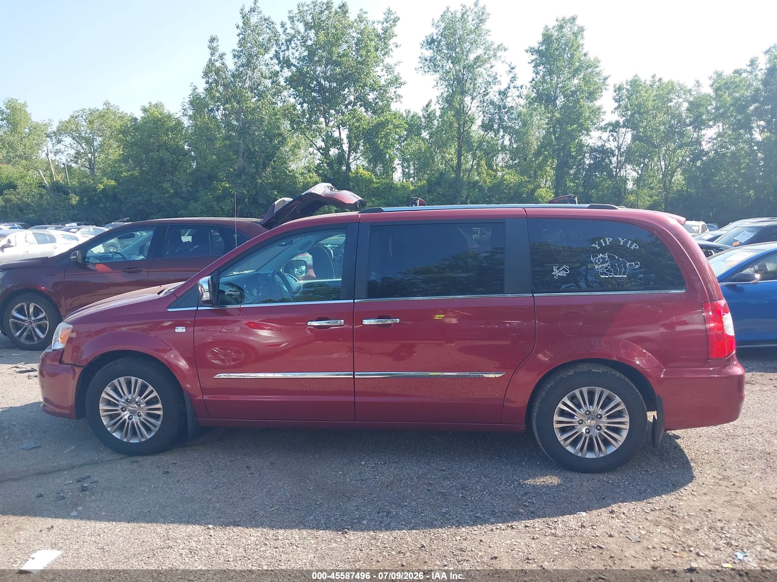 2014 Chrysler Town & Country Touring-l 30th Anniversary Burgundy vin: 2C4RC1CG0ER363957