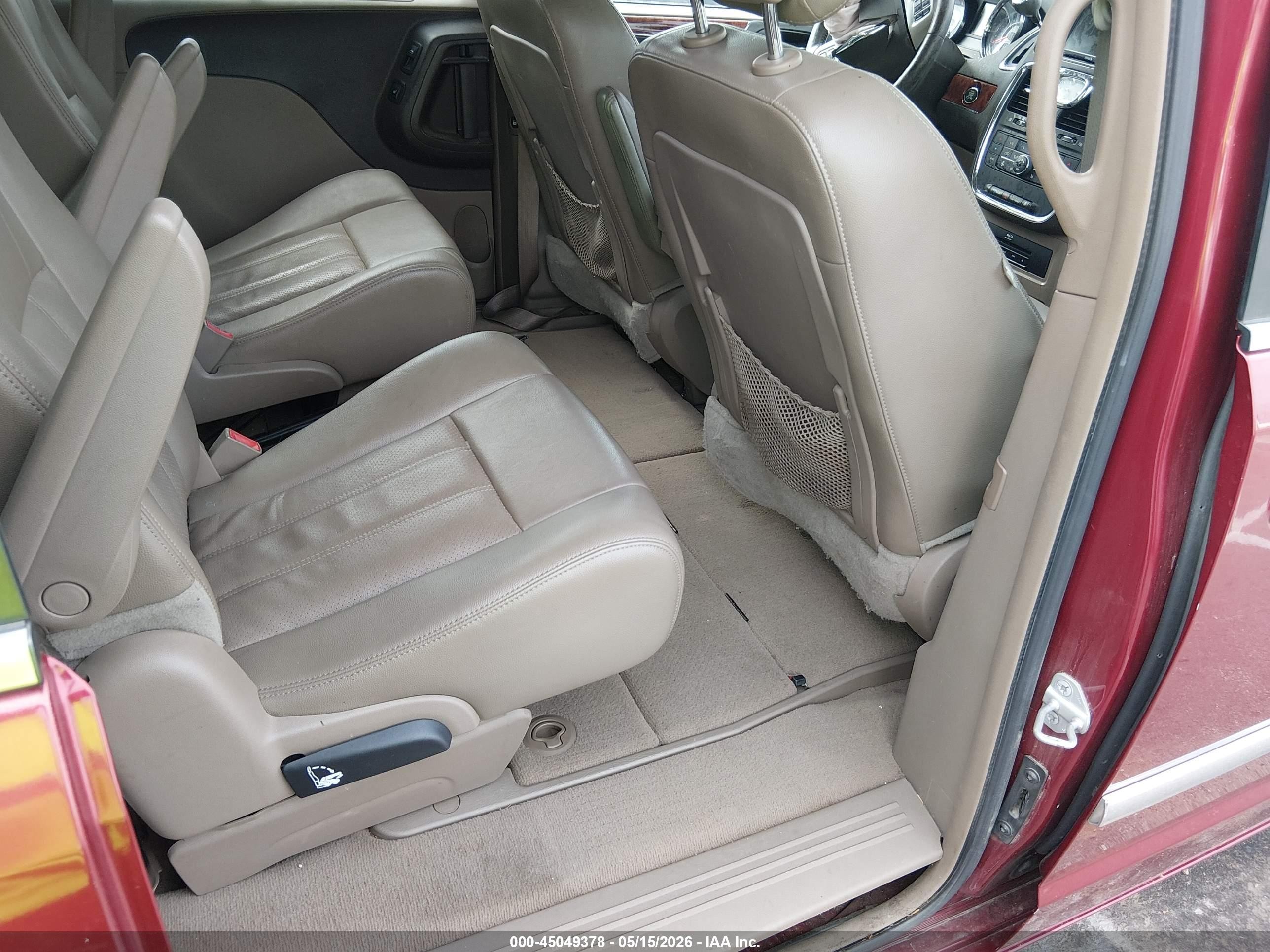 2014 Chrysler Town & Country Touring-l Red vin: 2C4RC1CG0ER367927