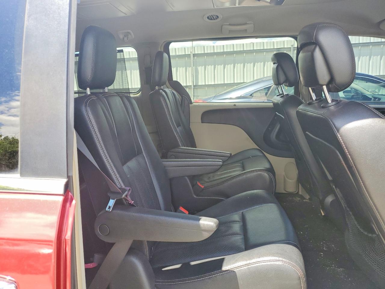 2014 Chrysler Town & Country Touring L Red vin: 2C4RC1CG0ER407942