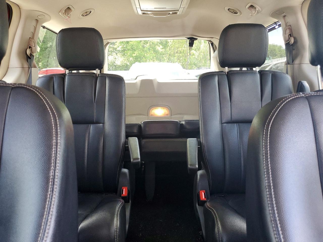 2014 Chrysler Town & Country Touring L Red vin: 2C4RC1CG0ER407942