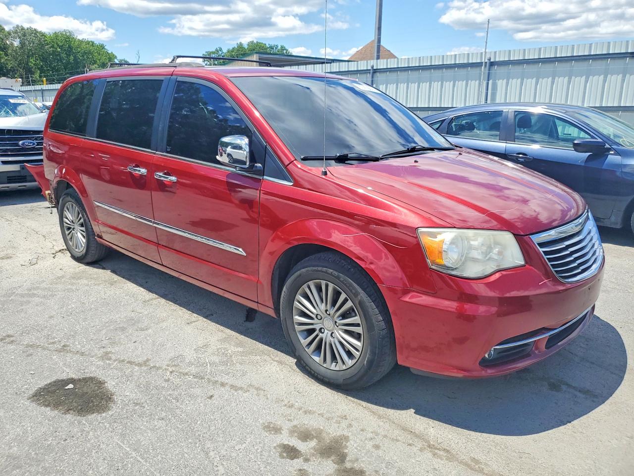 2014 Chrysler Town & Country Touring L Red vin: 2C4RC1CG0ER407942