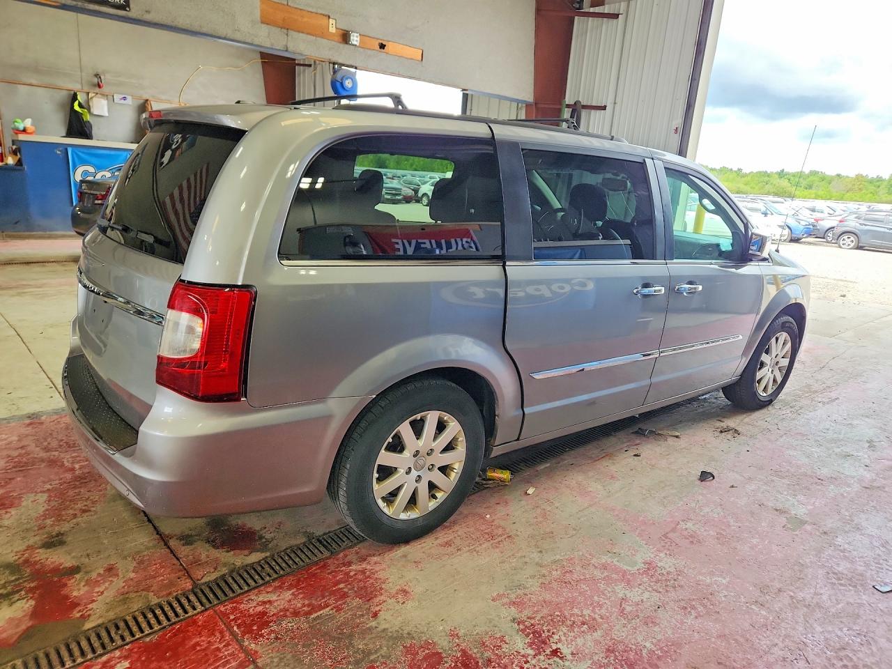 2014 Chrysler Town & Country Touring L Silver vin: 2C4RC1CG0ER425650