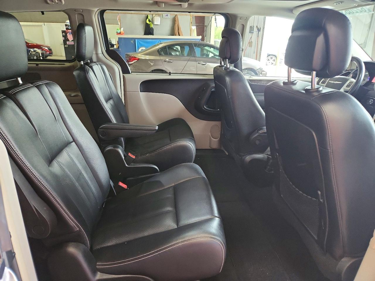 2014 Chrysler Town & Country Touring L Silver vin: 2C4RC1CG0ER425650