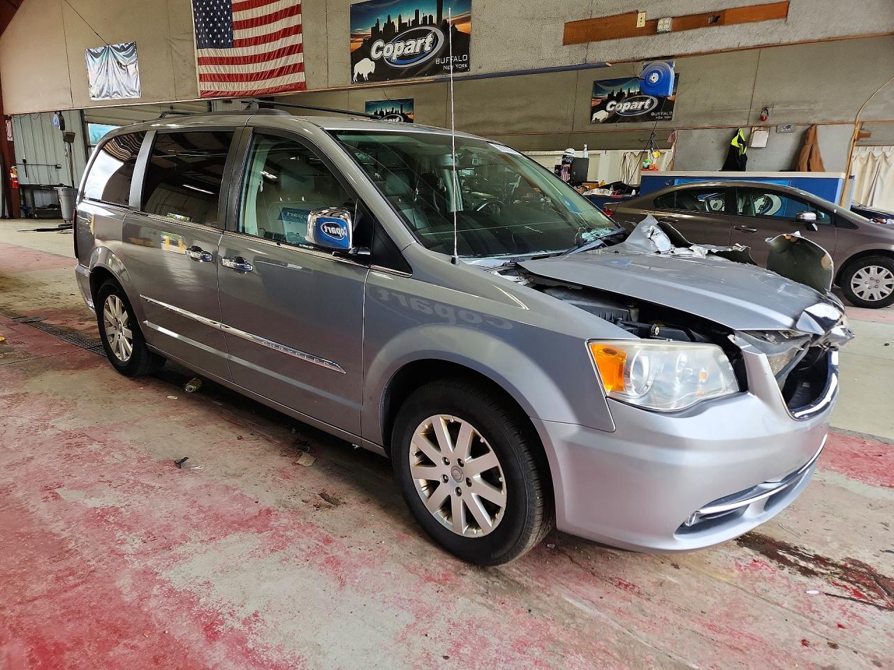 2014 Chrysler Town & Country Touring L Silver vin: 2C4RC1CG0ER425650