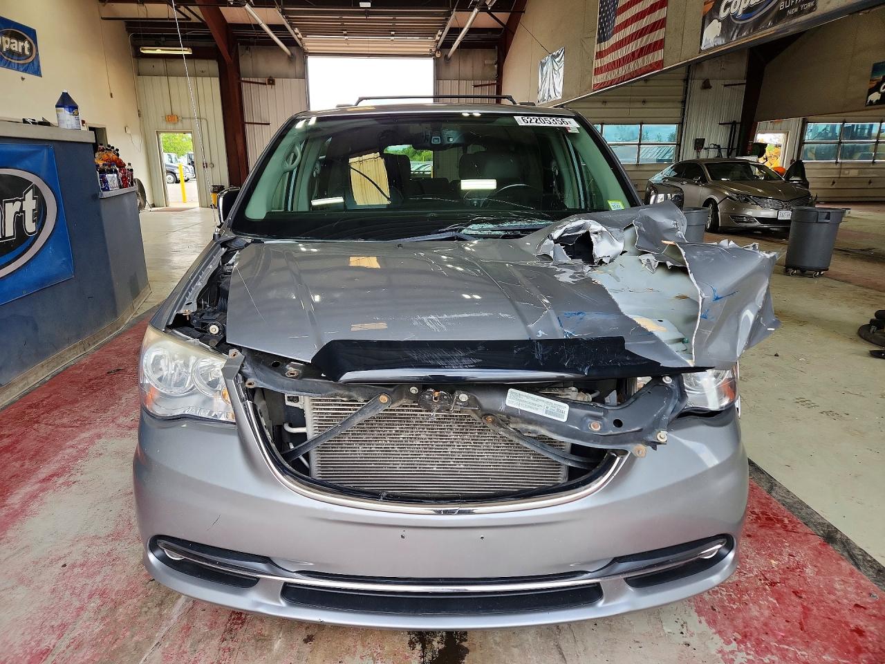 2014 Chrysler Town & Country Touring L Silver vin: 2C4RC1CG0ER425650