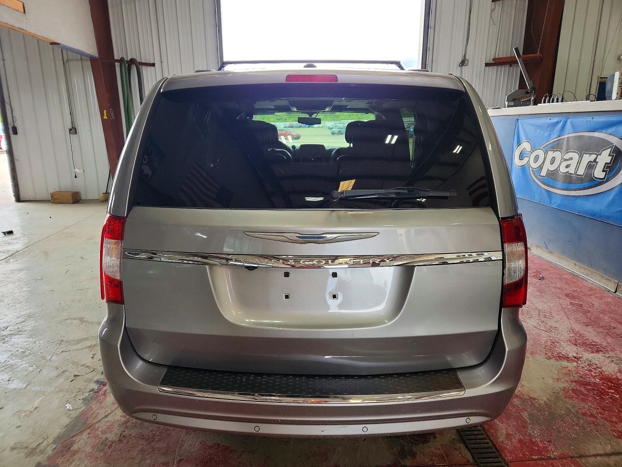 2014 Chrysler Town & Country Touring L Silver vin: 2C4RC1CG0ER425650