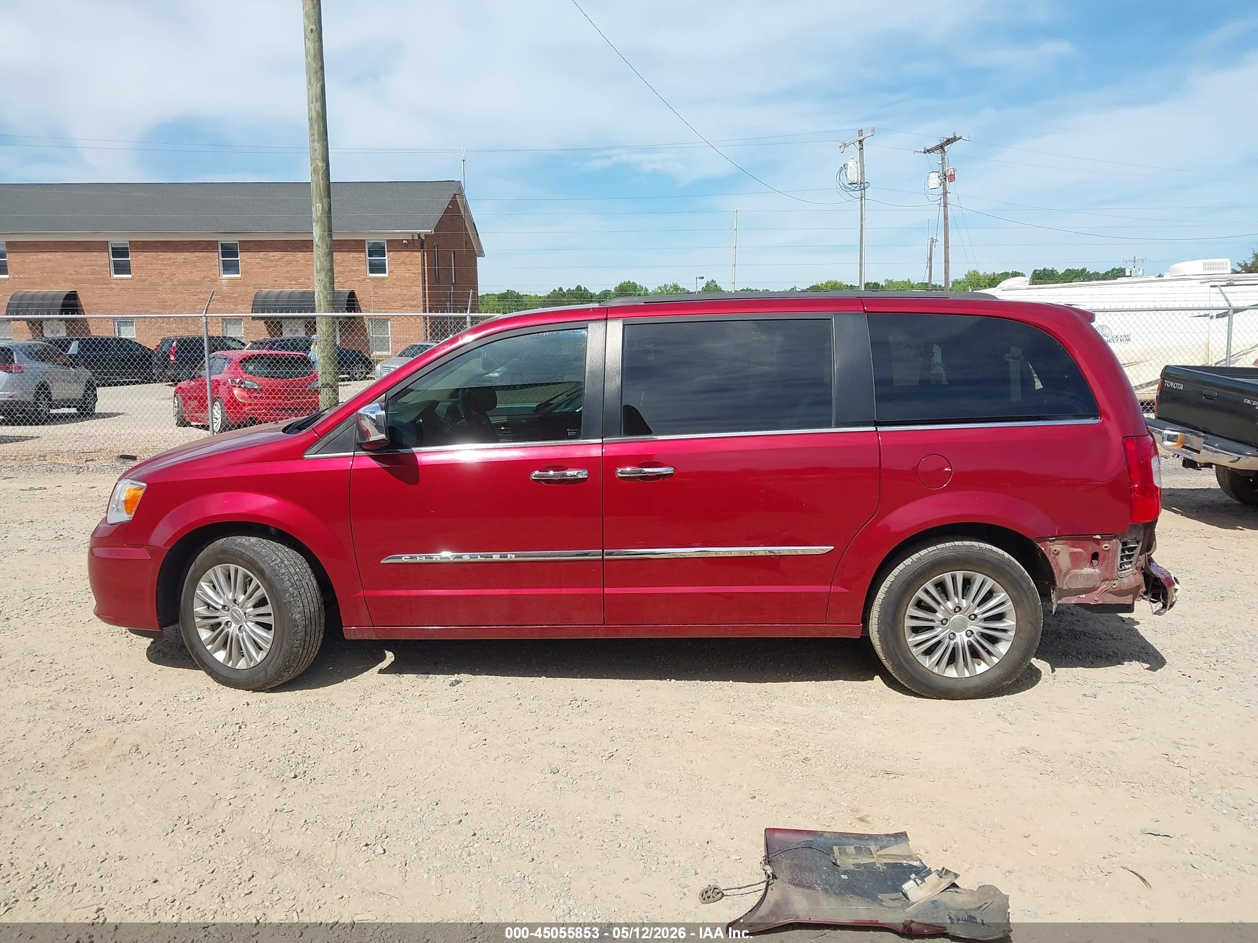 2015 Chrysler Town & Country Touring-l Burgundy vin: 2C4RC1CG0FR546261