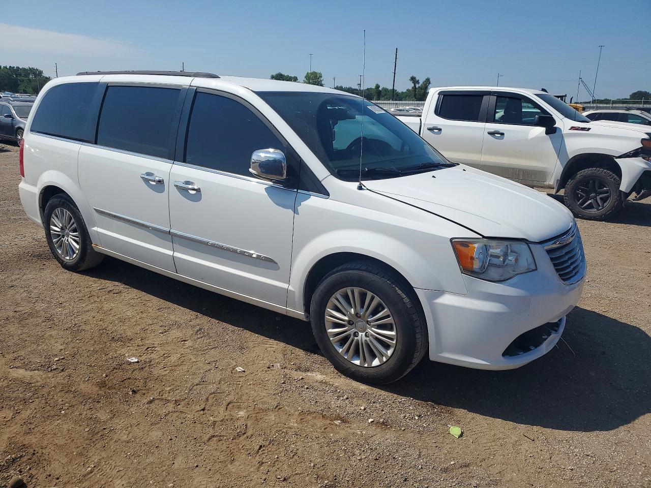 2015 Chrysler Town & Country Touring L White vin: 2C4RC1CG0FR609875