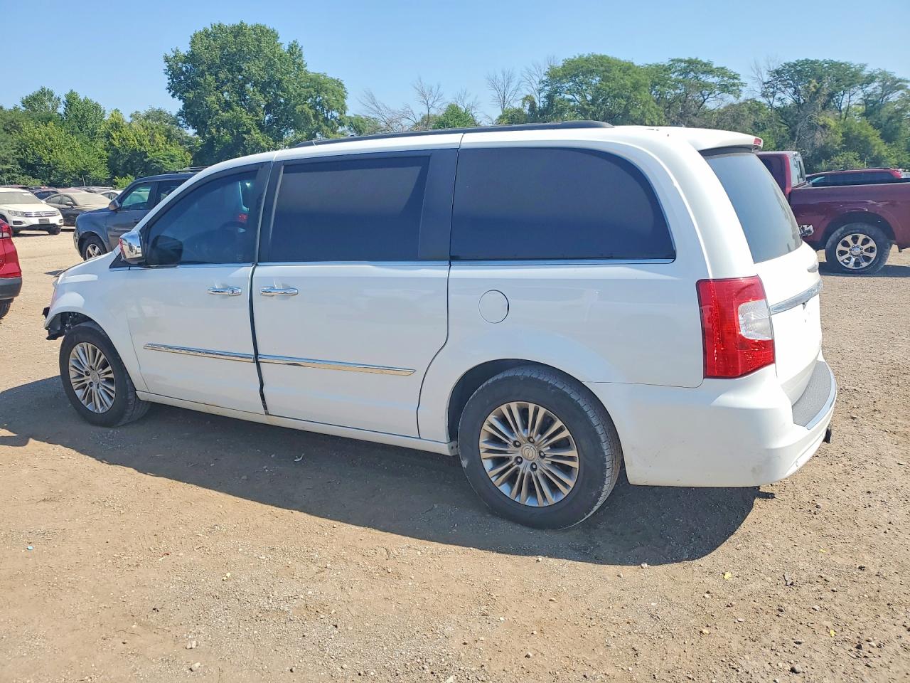 2015 Chrysler Town & Country Touring L White vin: 2C4RC1CG0FR609875