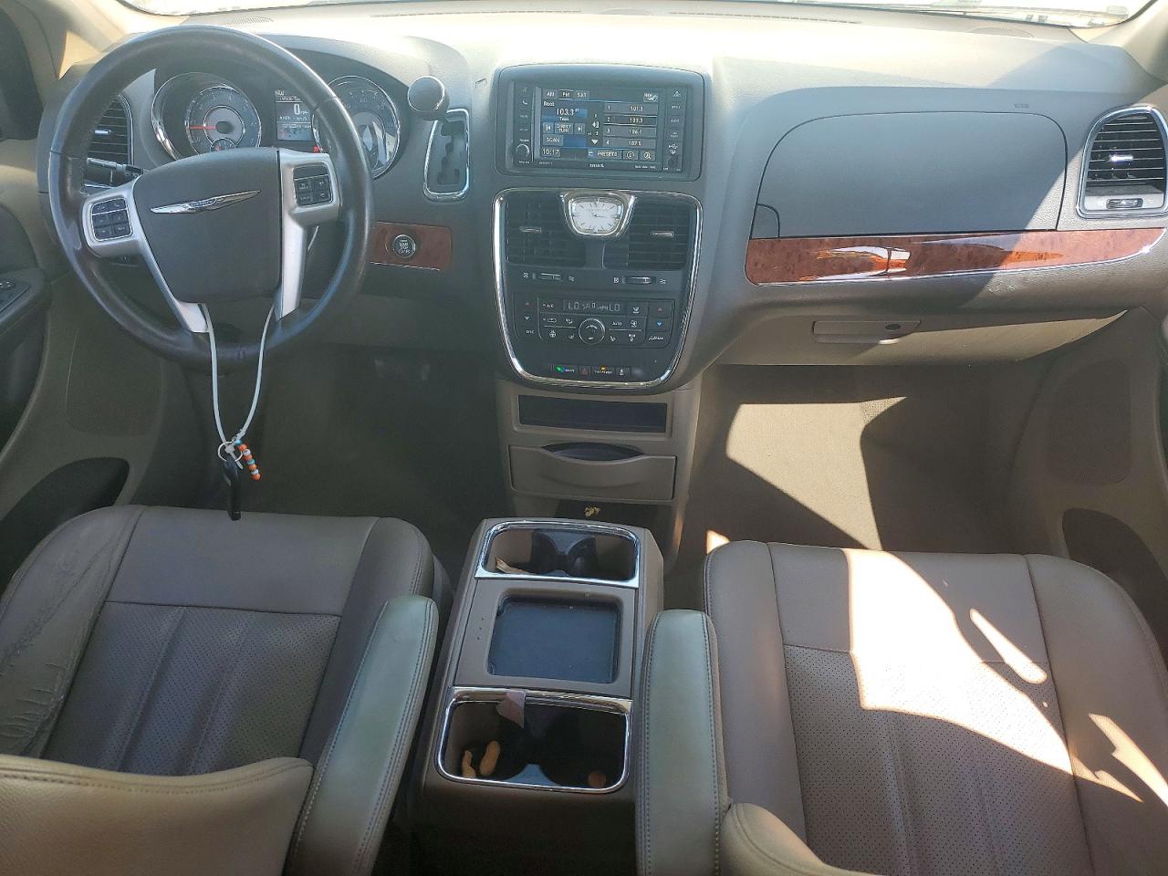 2015 Chrysler Town & Country Touring L White vin: 2C4RC1CG0FR609875