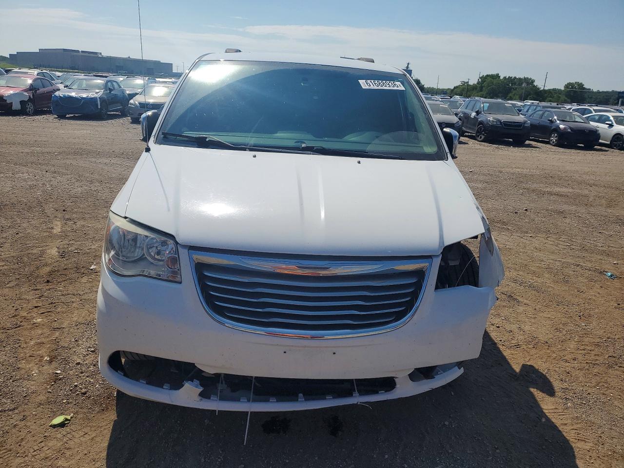 2015 Chrysler Town & Country Touring L White vin: 2C4RC1CG0FR609875
