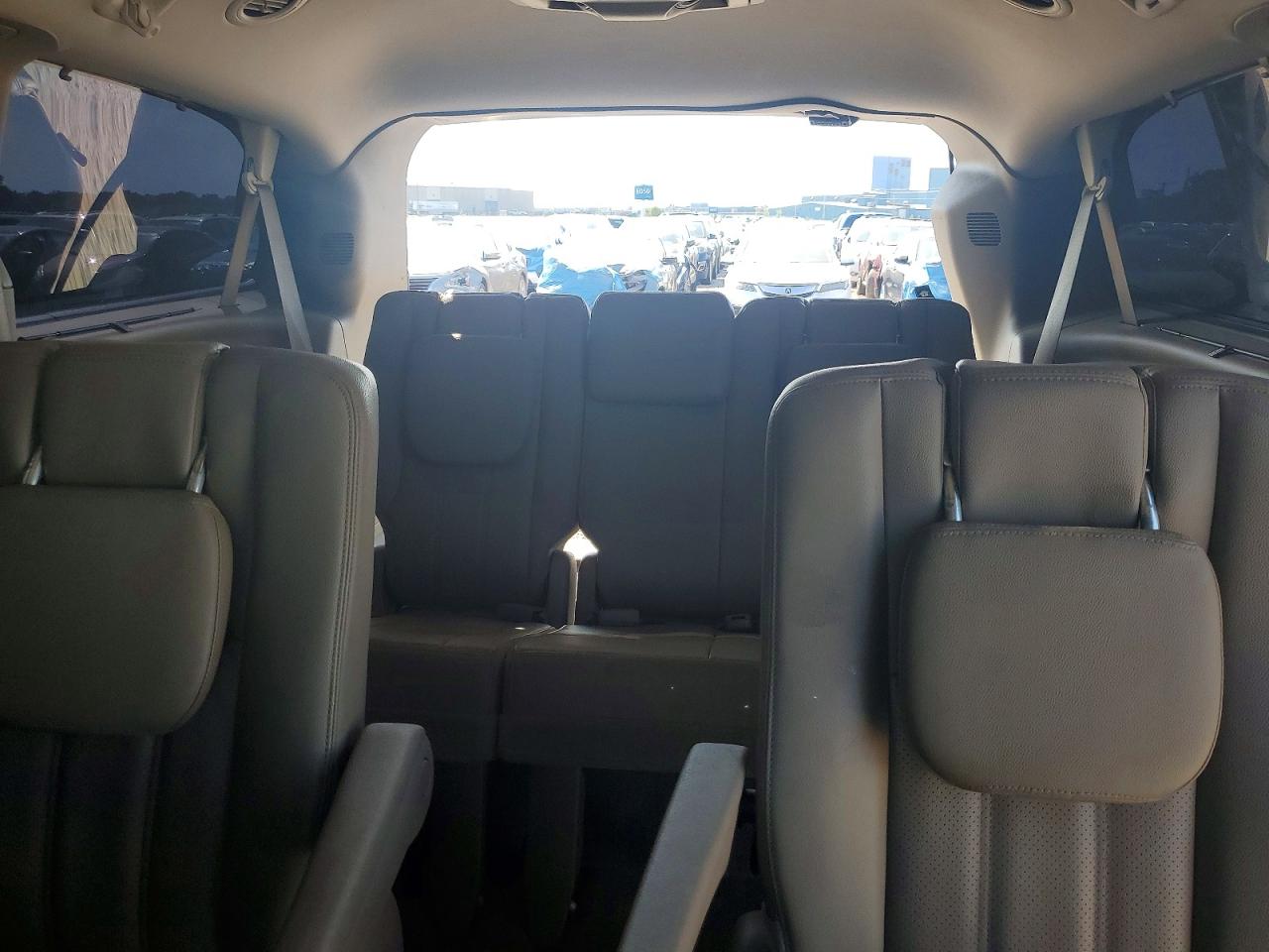 2015 Chrysler Town & Country Touring L White vin: 2C4RC1CG0FR609875