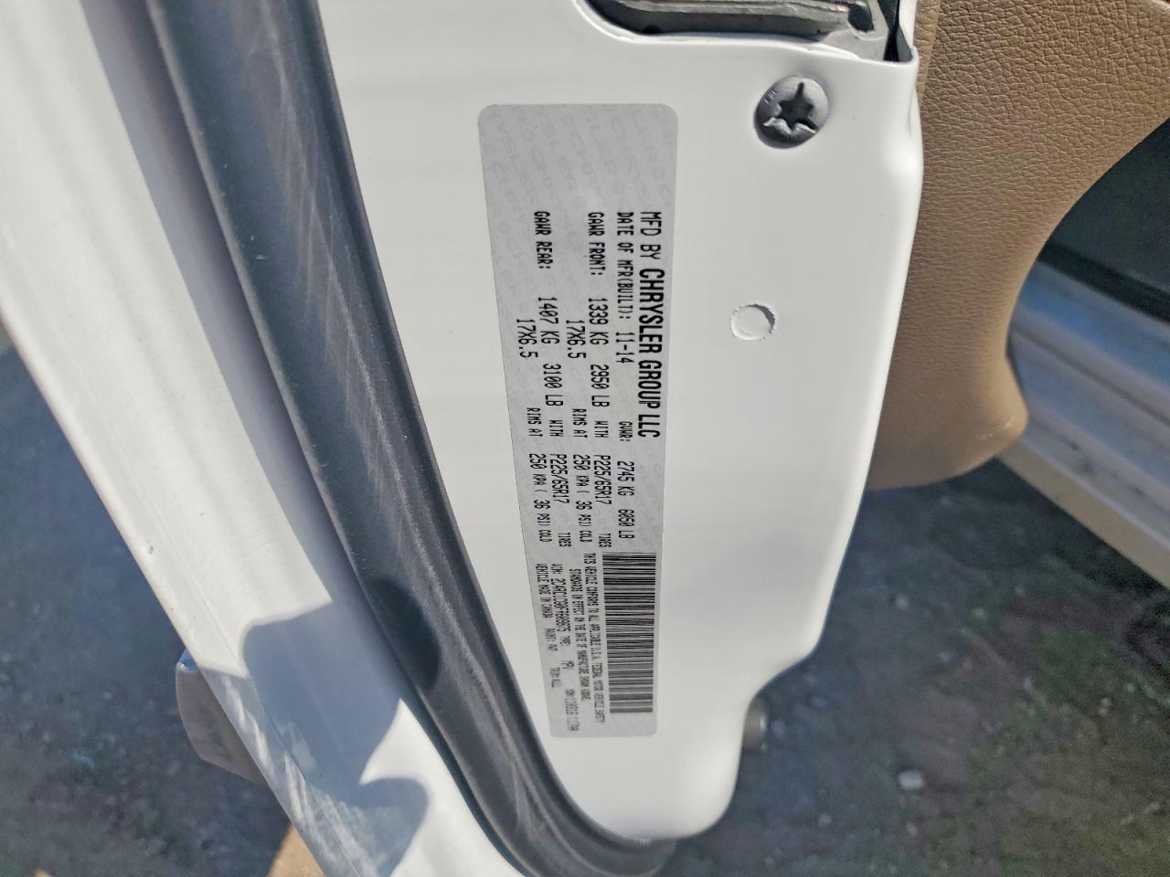 2015 Chrysler Town & Country Touring L White vin: 2C4RC1CG0FR609875