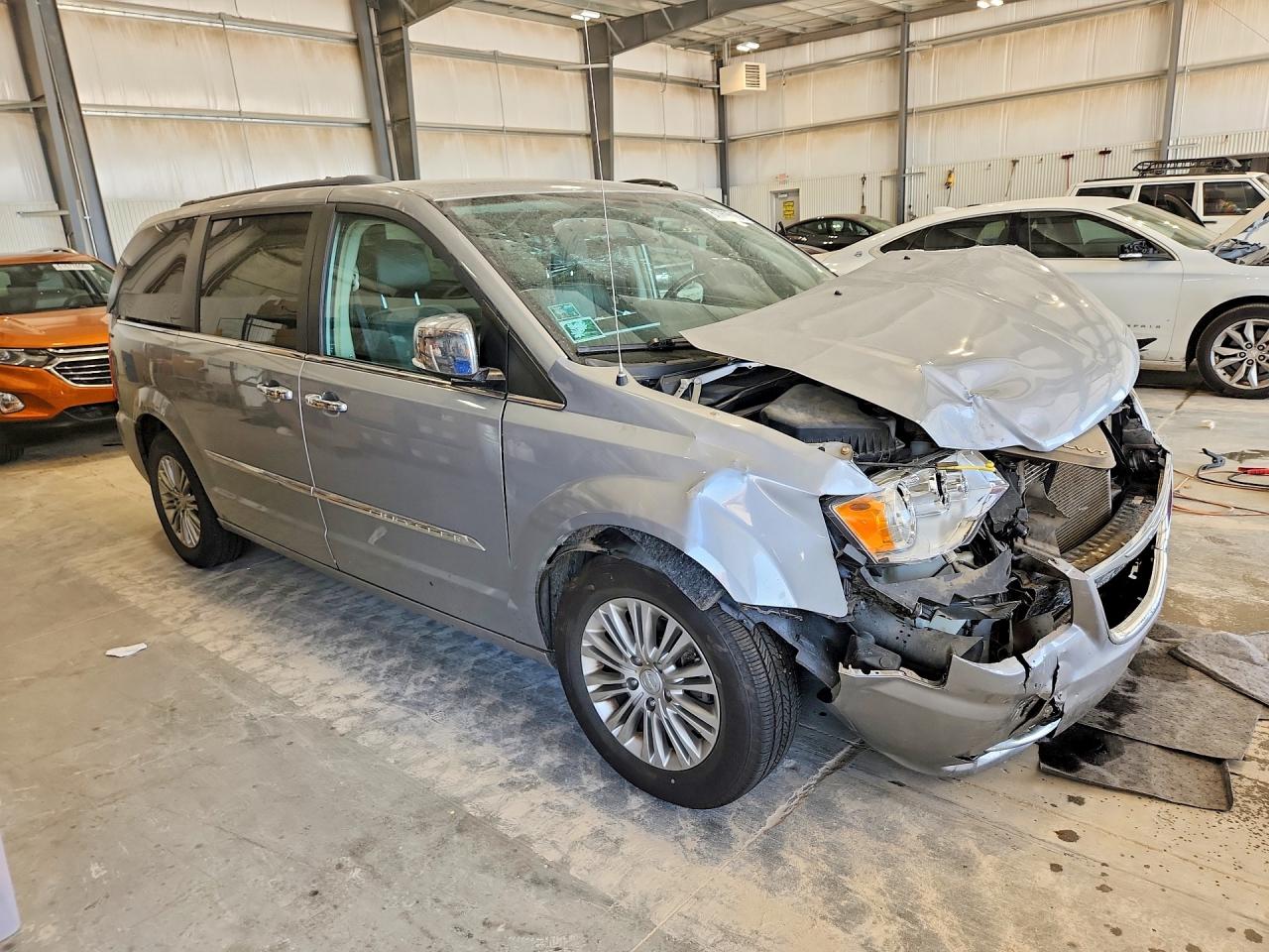 2015 Chrysler Town & Country Touring L Silver vin: 2C4RC1CG0FR646585