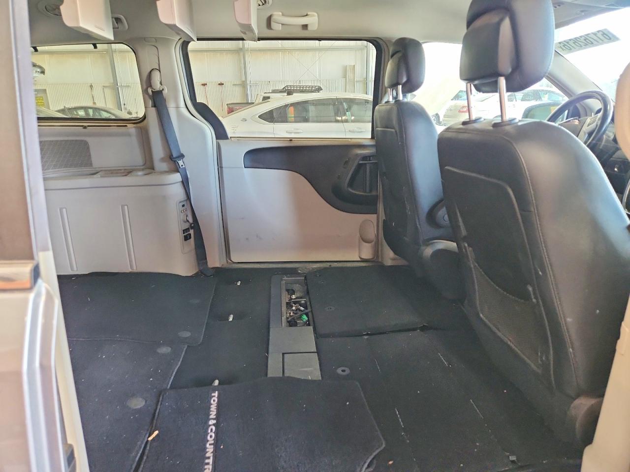 2015 Chrysler Town & Country Touring L Silver vin: 2C4RC1CG0FR646585