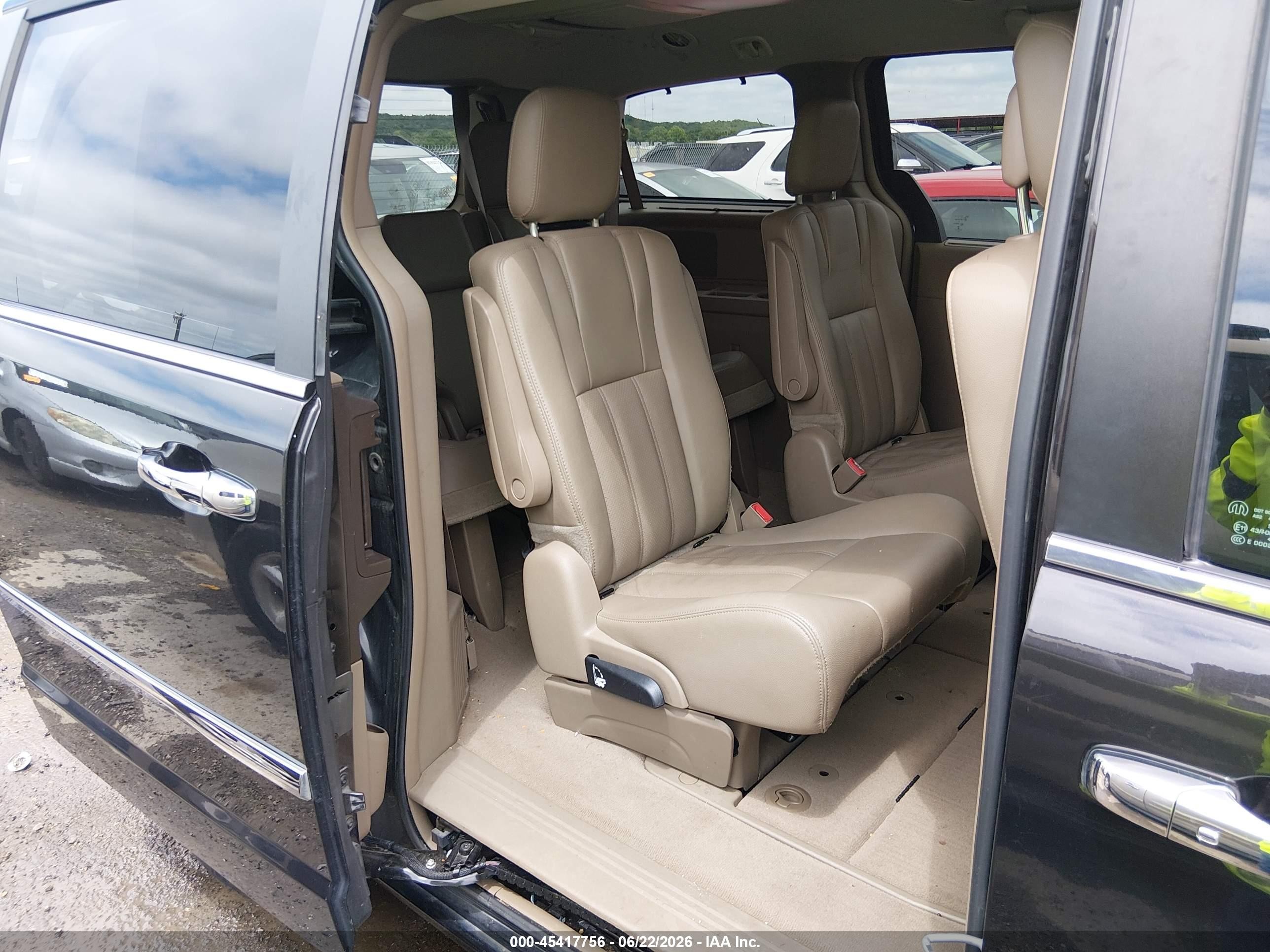 2015 Chrysler Town & Country Touring-l Dark Brown vin: 2C4RC1CG0FR656887