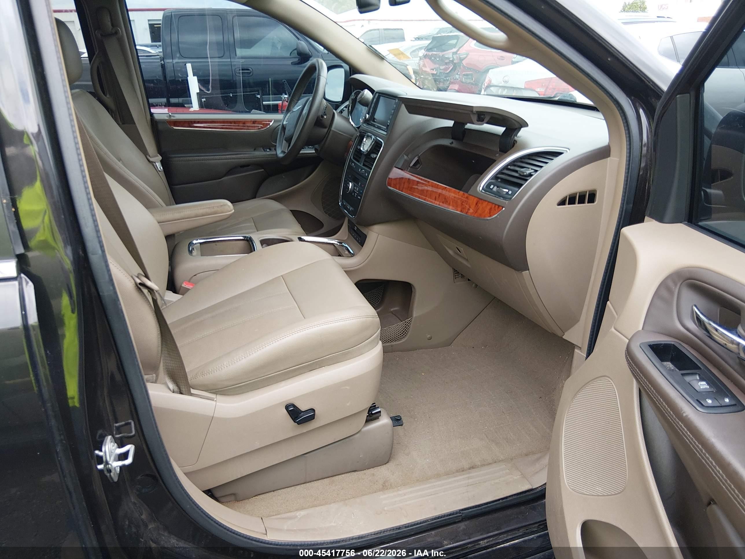 2015 Chrysler Town & Country Touring-l Dark Brown vin: 2C4RC1CG0FR656887