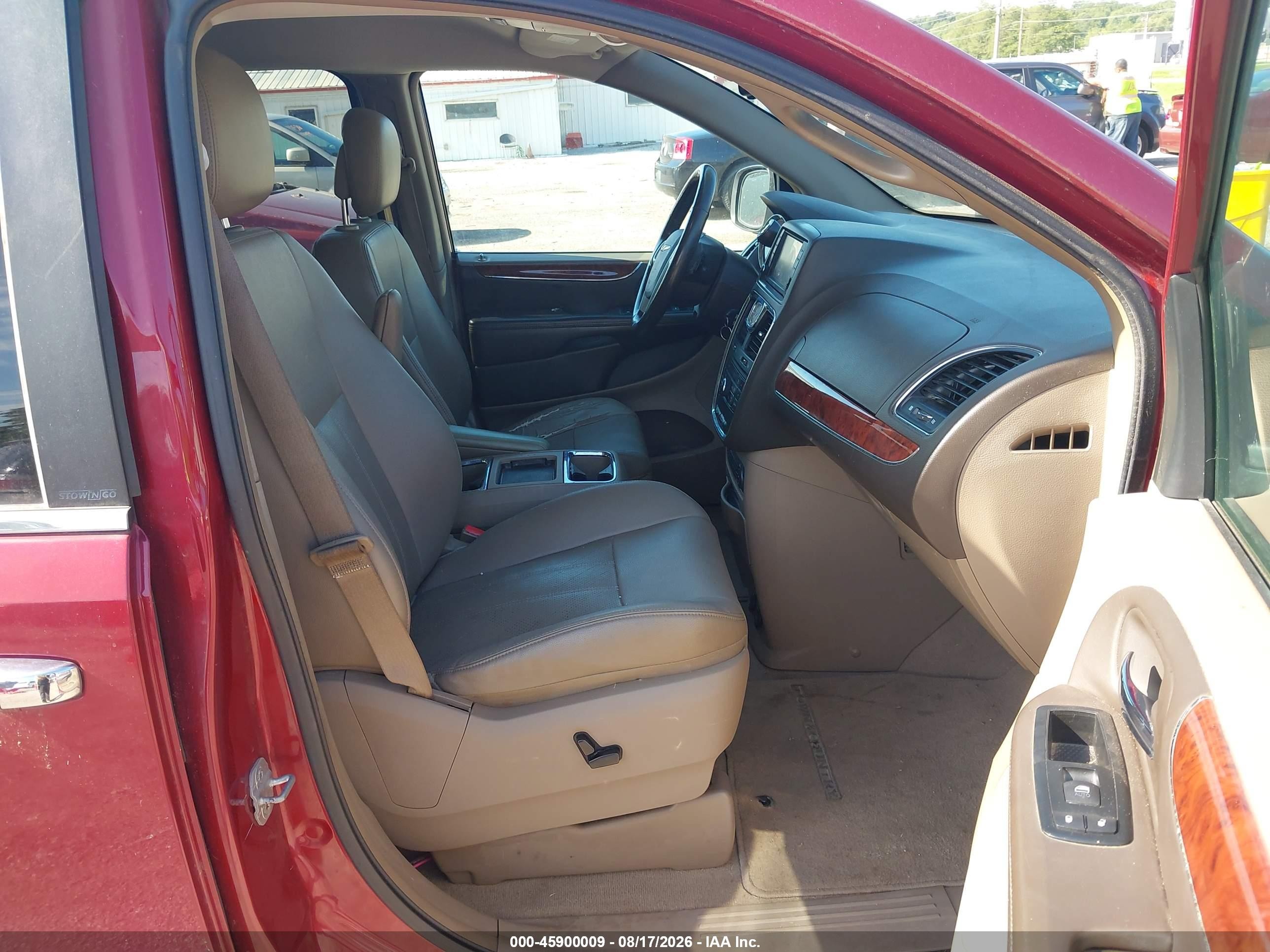 2012 Chrysler Town & Country Touring-l Red vin: 2C4RC1CG1CR229147