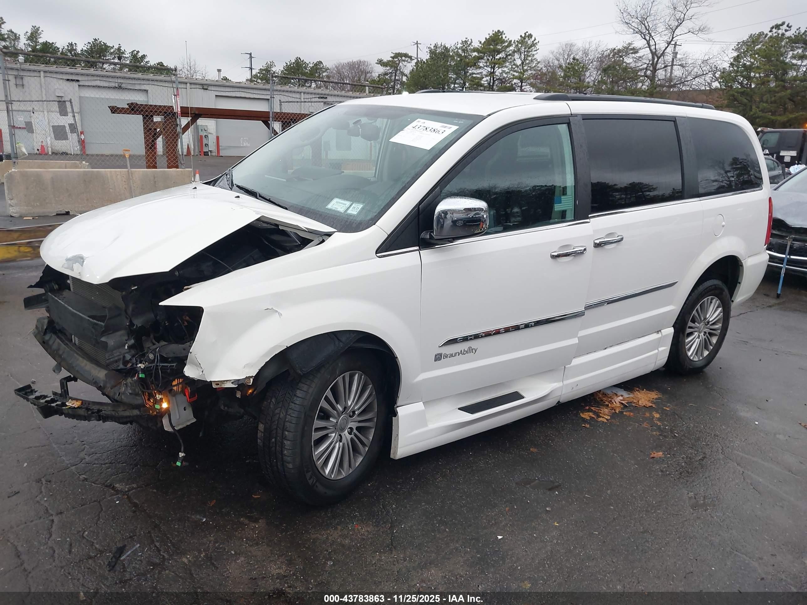 2013 Chrysler Town & Country Touring-l White vin: 2C4RC1CG1DR623829