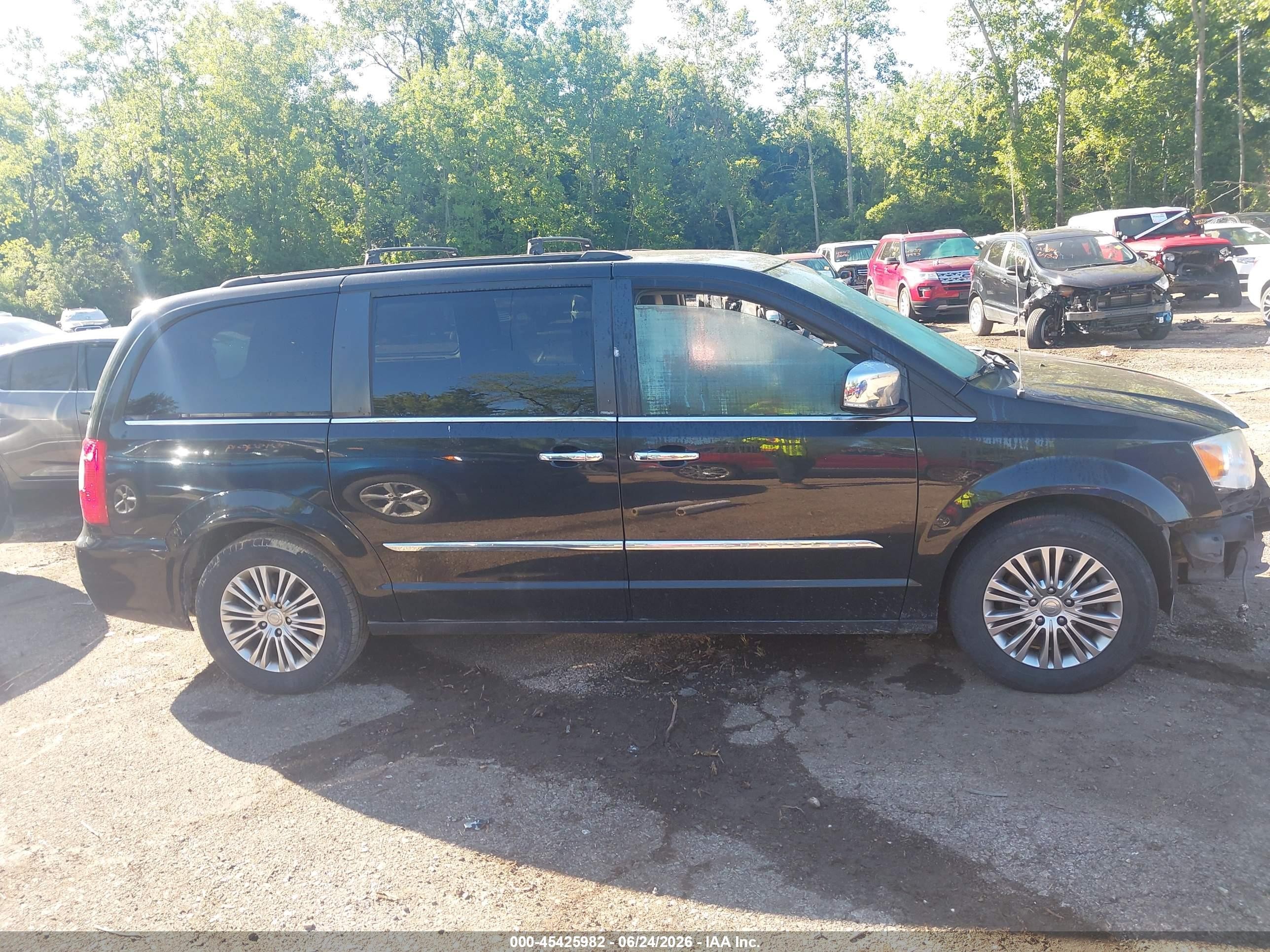 2013 Chrysler Town & Country Touring-l Black vin: 2C4RC1CG1DR641750