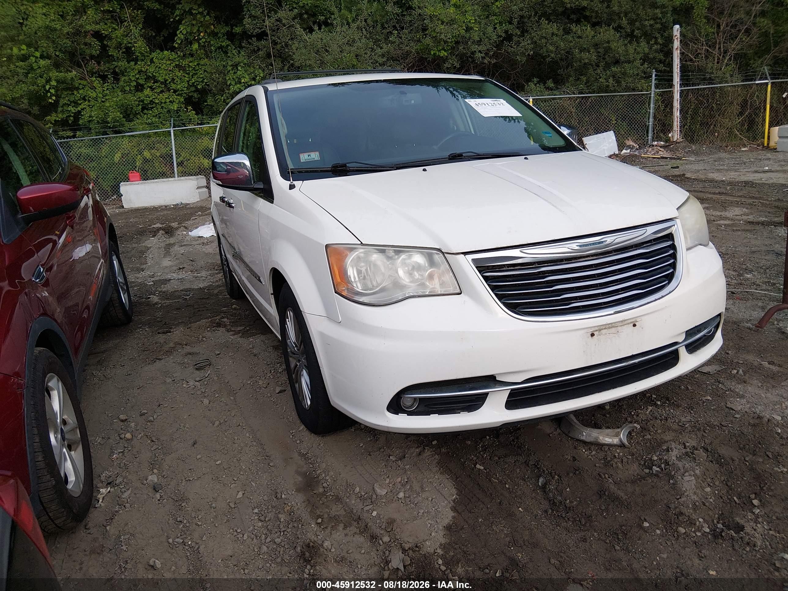 2013 Chrysler Town & Country Touring-l White vin: 2C4RC1CG1DR684212