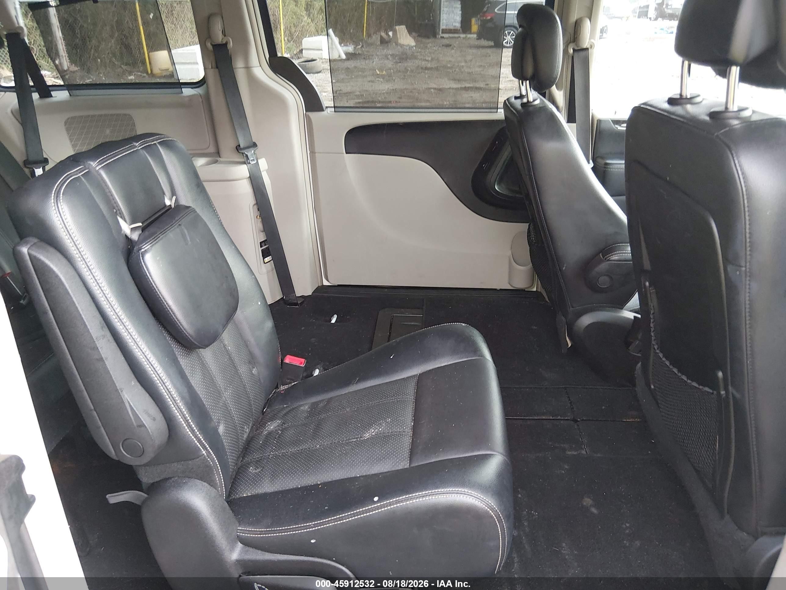 2013 Chrysler Town & Country Touring-l White vin: 2C4RC1CG1DR684212
