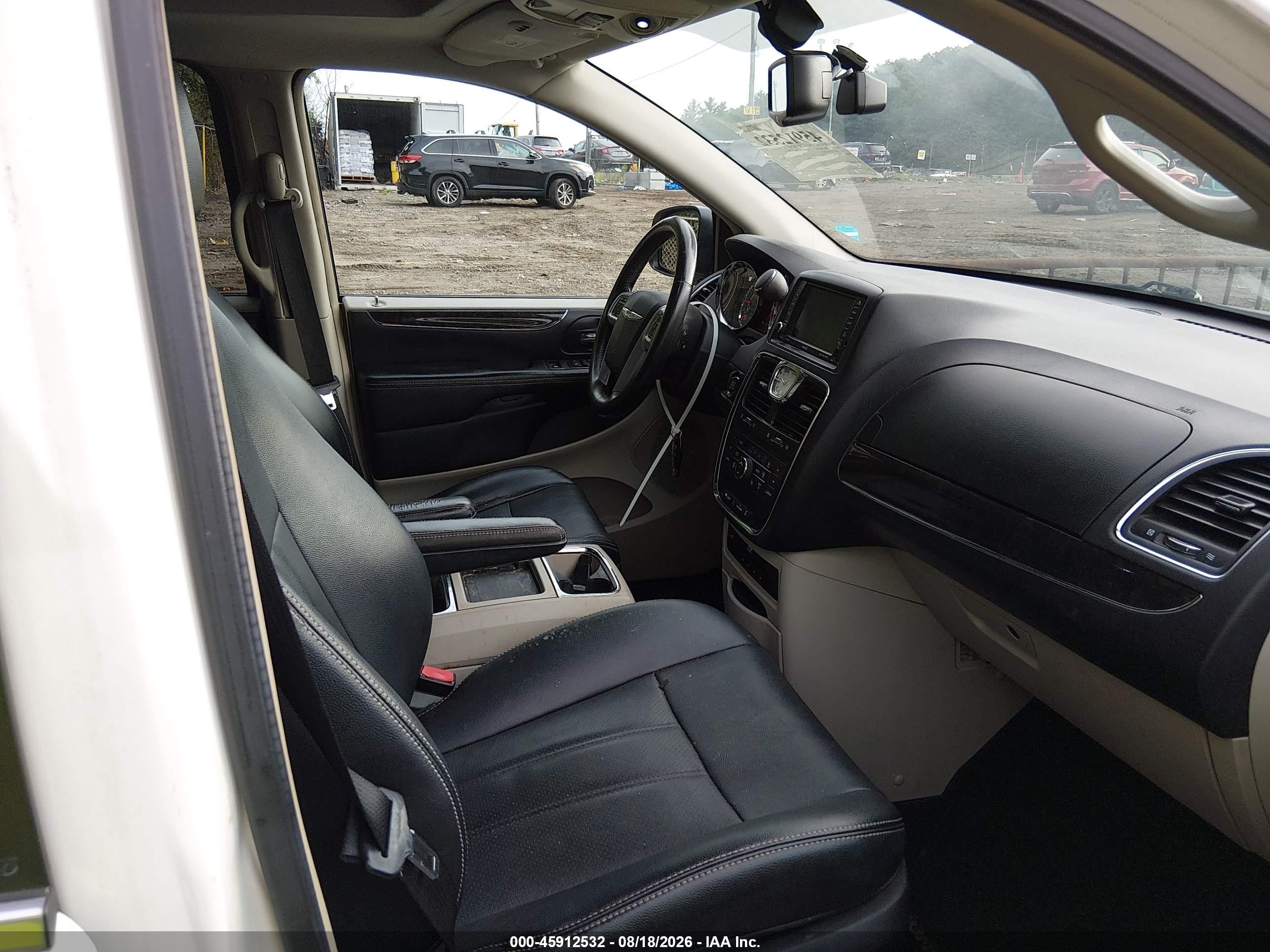 2013 Chrysler Town & Country Touring-l White vin: 2C4RC1CG1DR684212