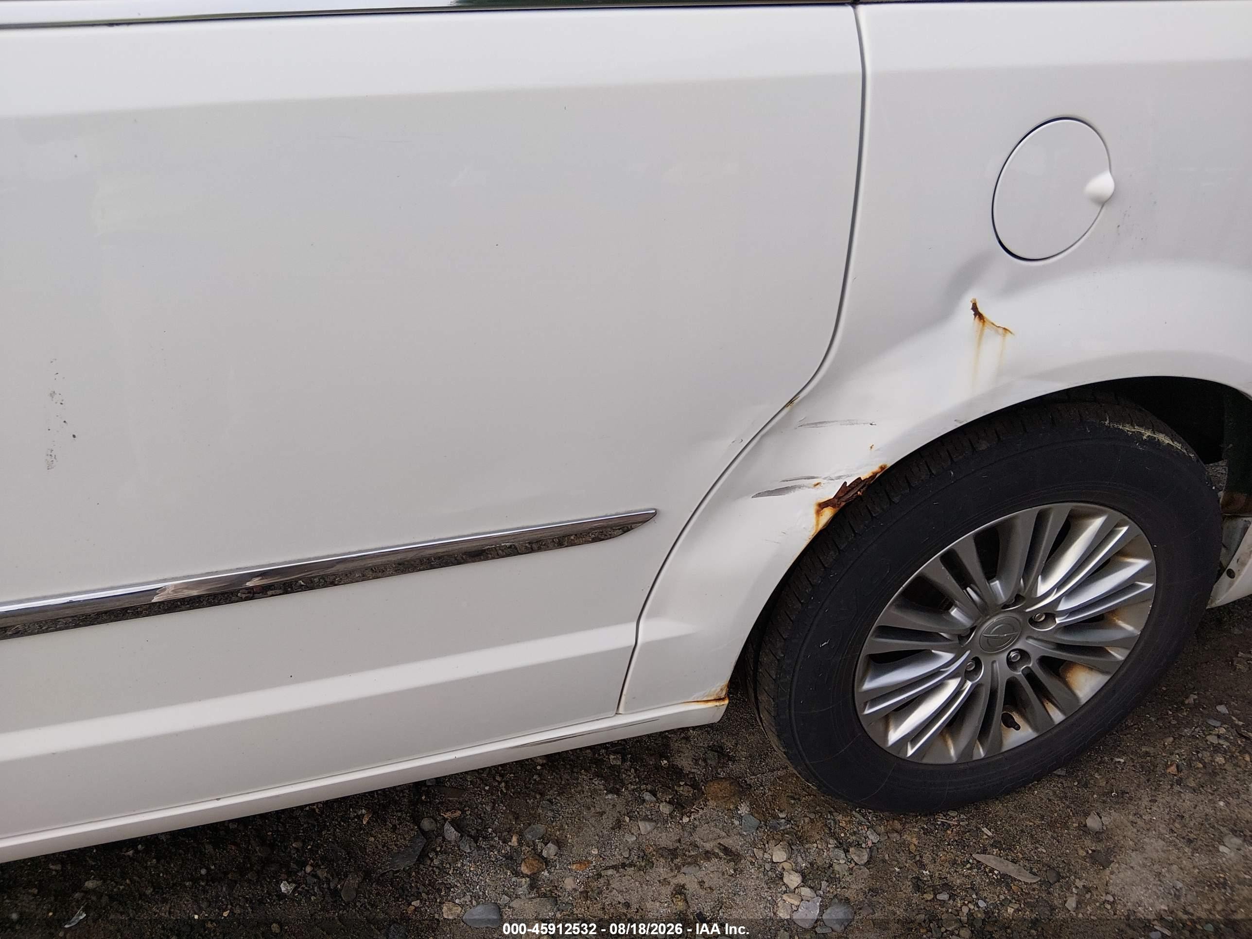 2013 Chrysler Town & Country Touring-l White vin: 2C4RC1CG1DR684212