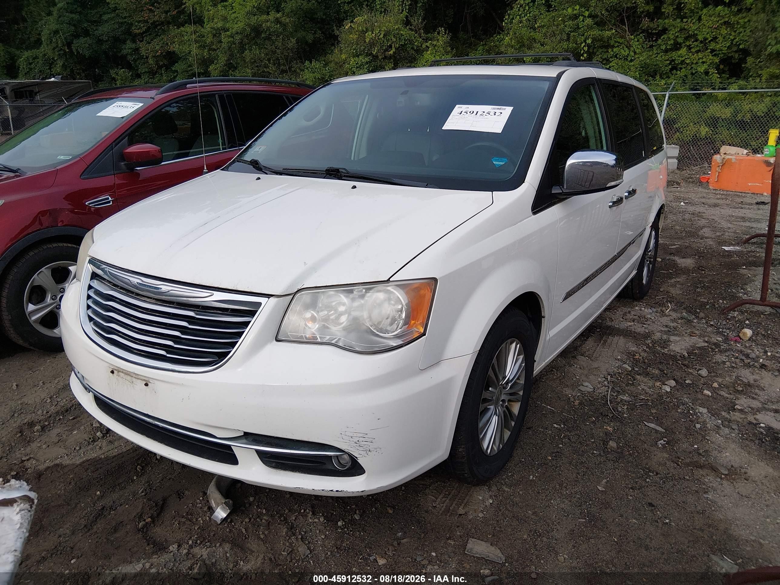 2013 Chrysler Town & Country Touring-l White vin: 2C4RC1CG1DR684212