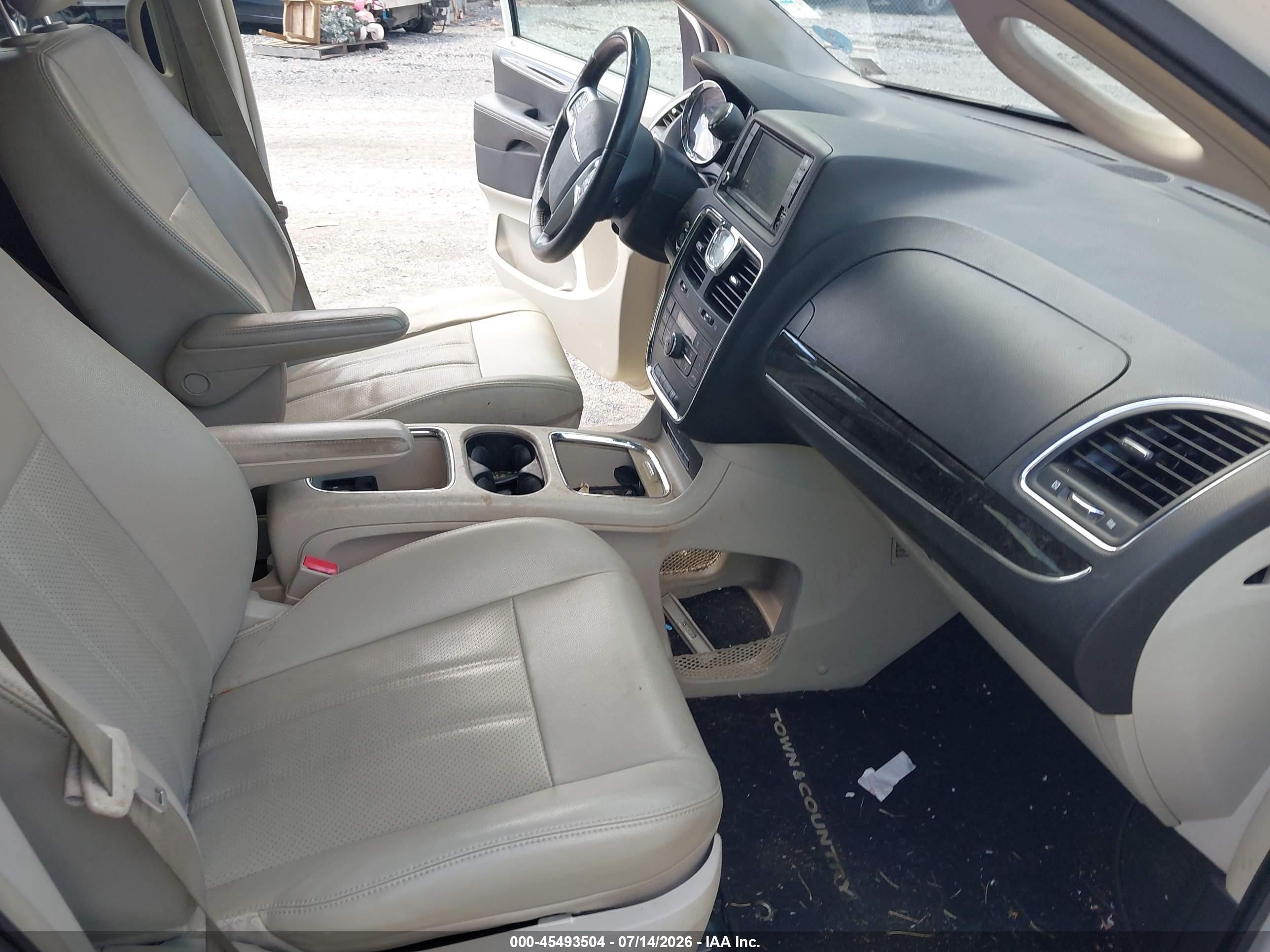 2013 Chrysler Town & Country Touring-l White vin: 2C4RC1CG1DR737538