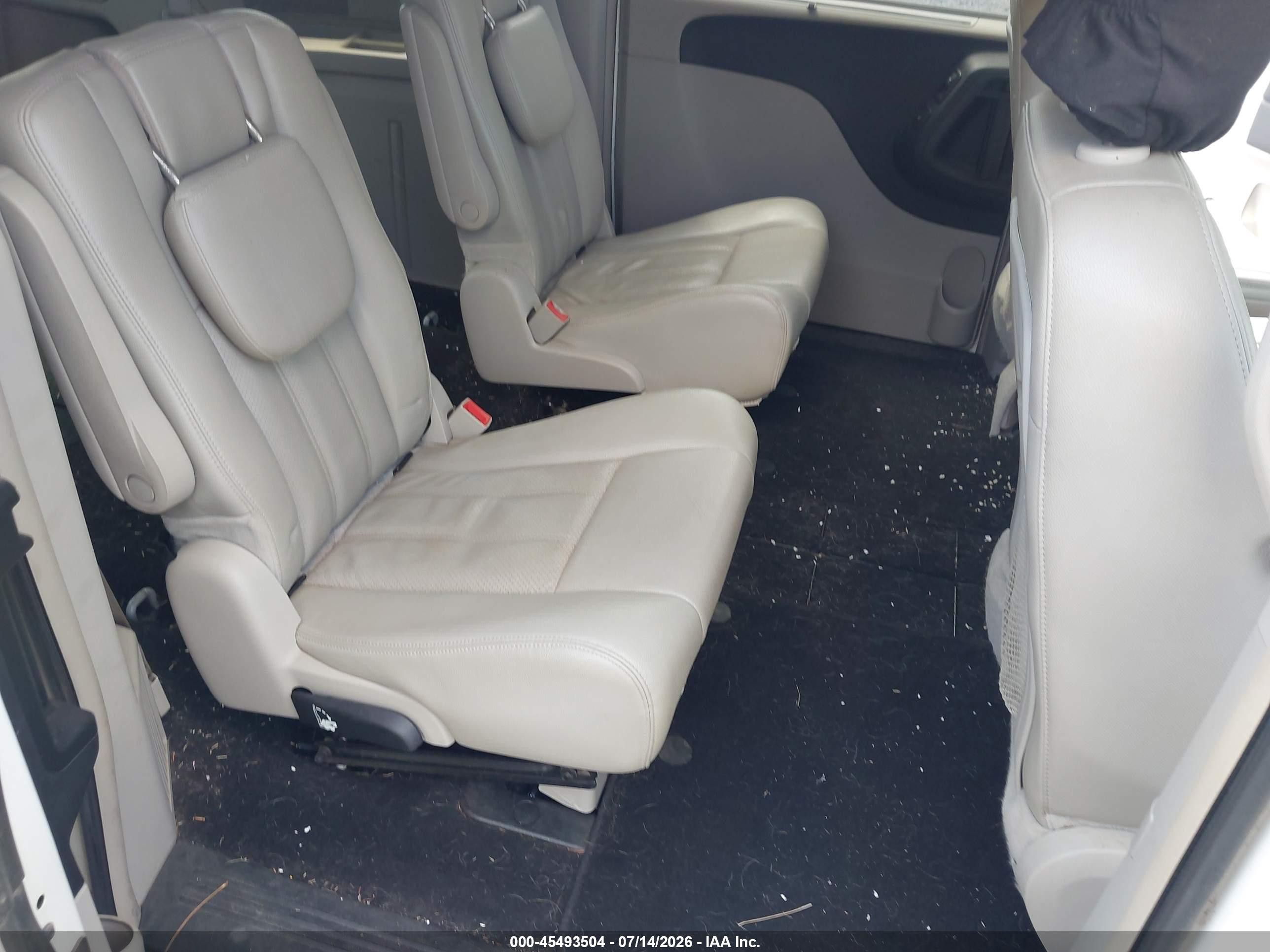 2013 Chrysler Town & Country Touring-l White vin: 2C4RC1CG1DR737538