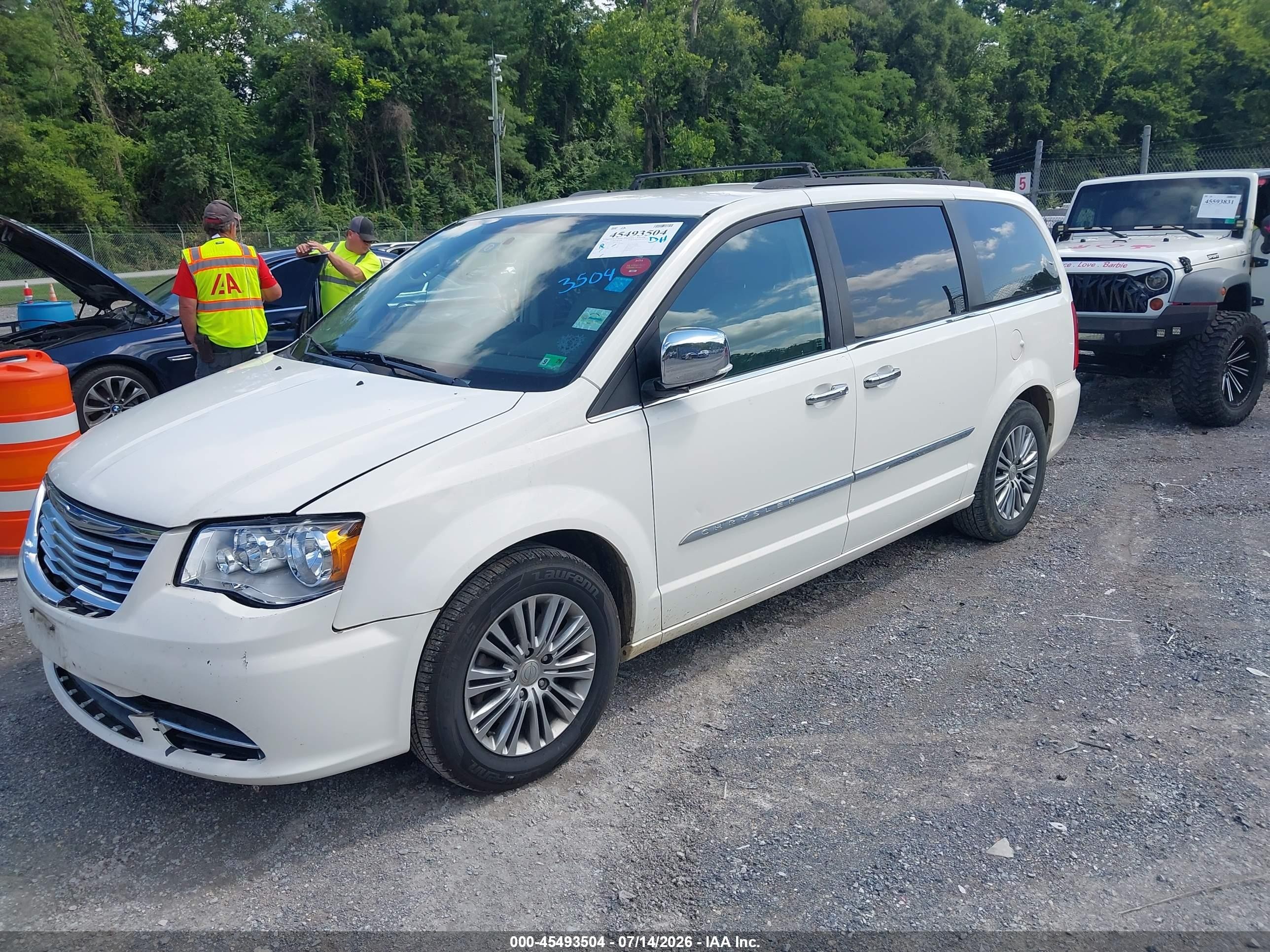 2013 Chrysler Town & Country Touring-l White vin: 2C4RC1CG1DR737538