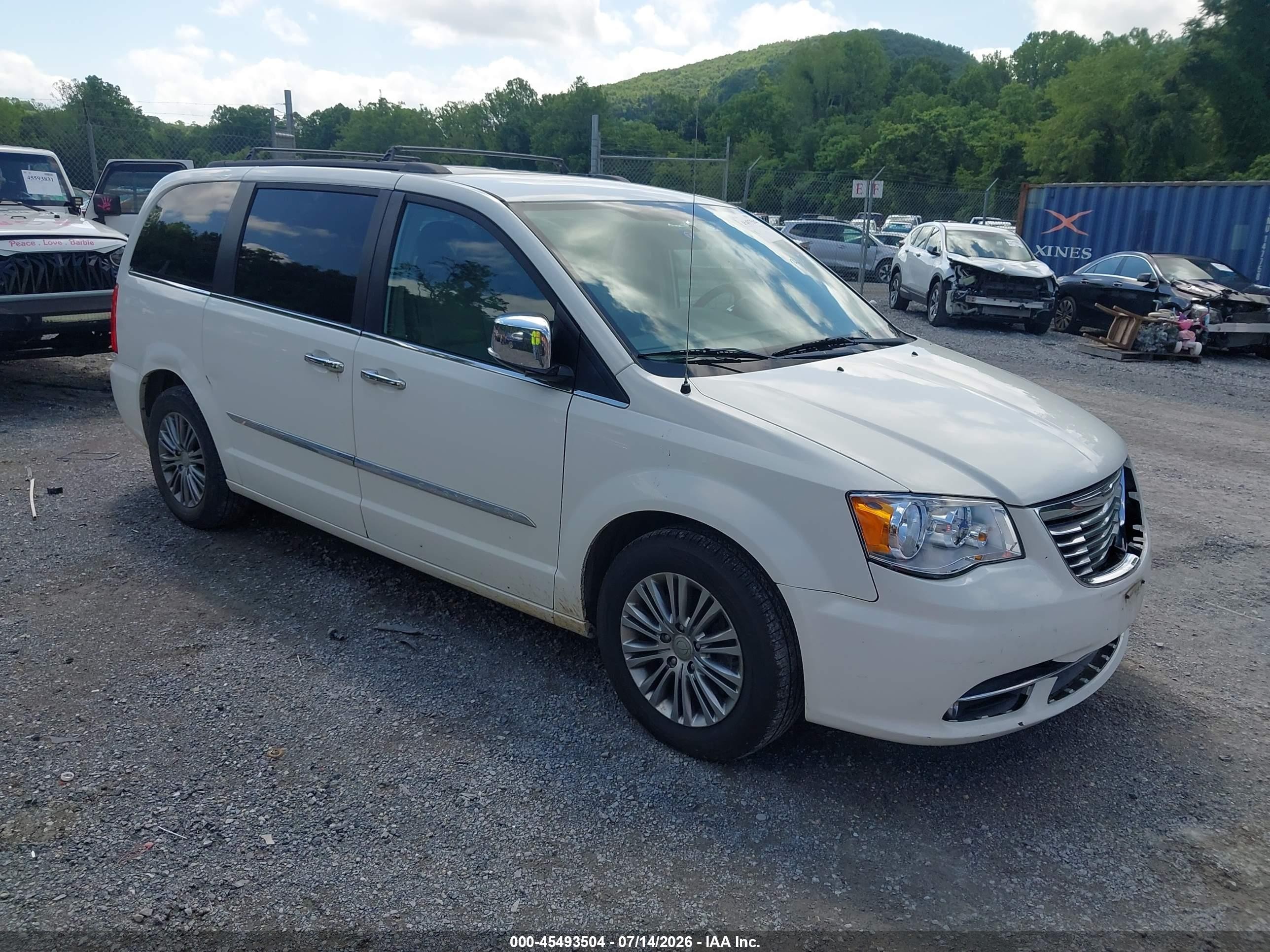 2013 Chrysler Town & Country Touring-l White vin: 2C4RC1CG1DR737538