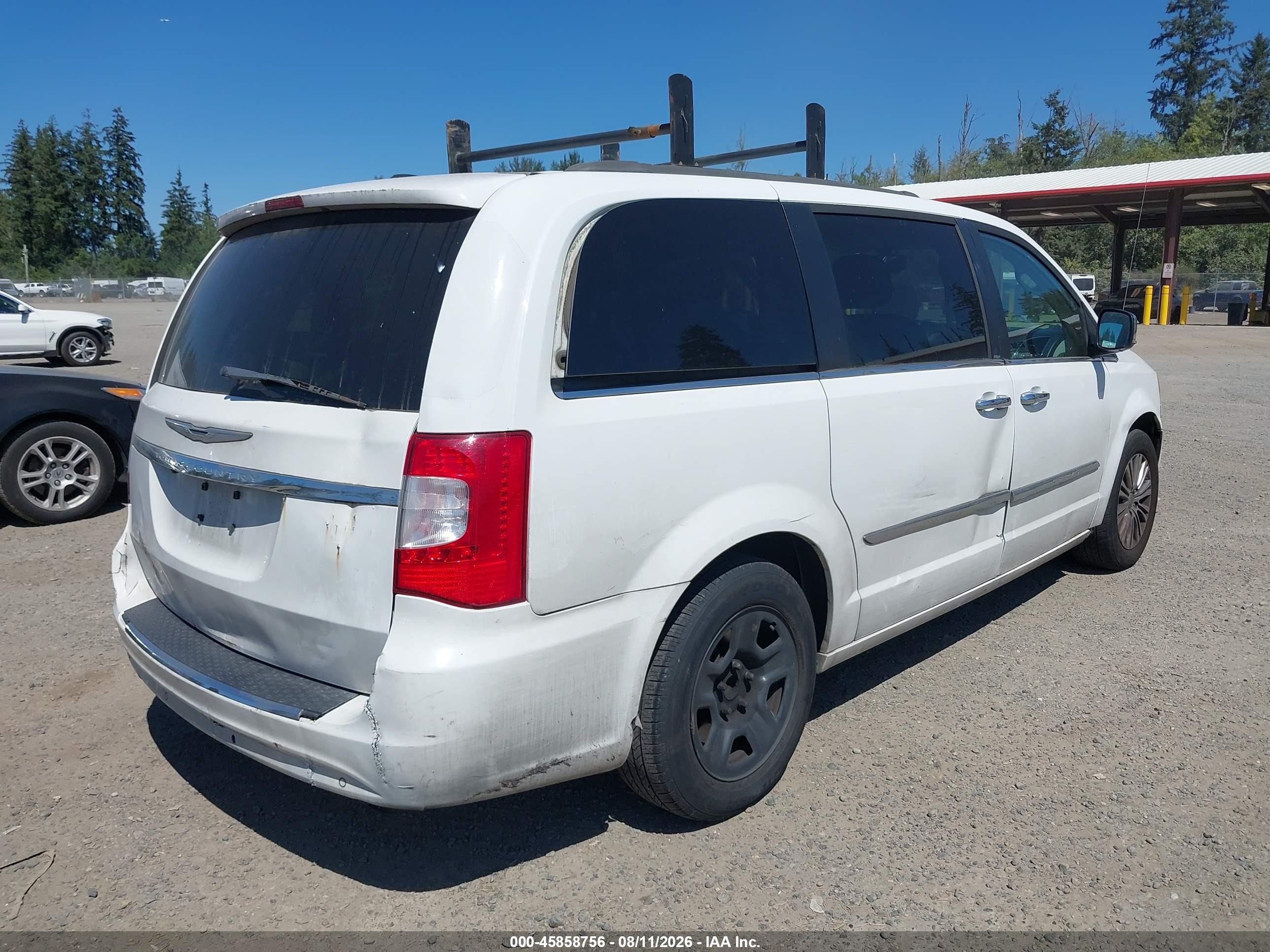 2013 Chrysler Town & Country Touring-l White vin: 2C4RC1CG1DR816417