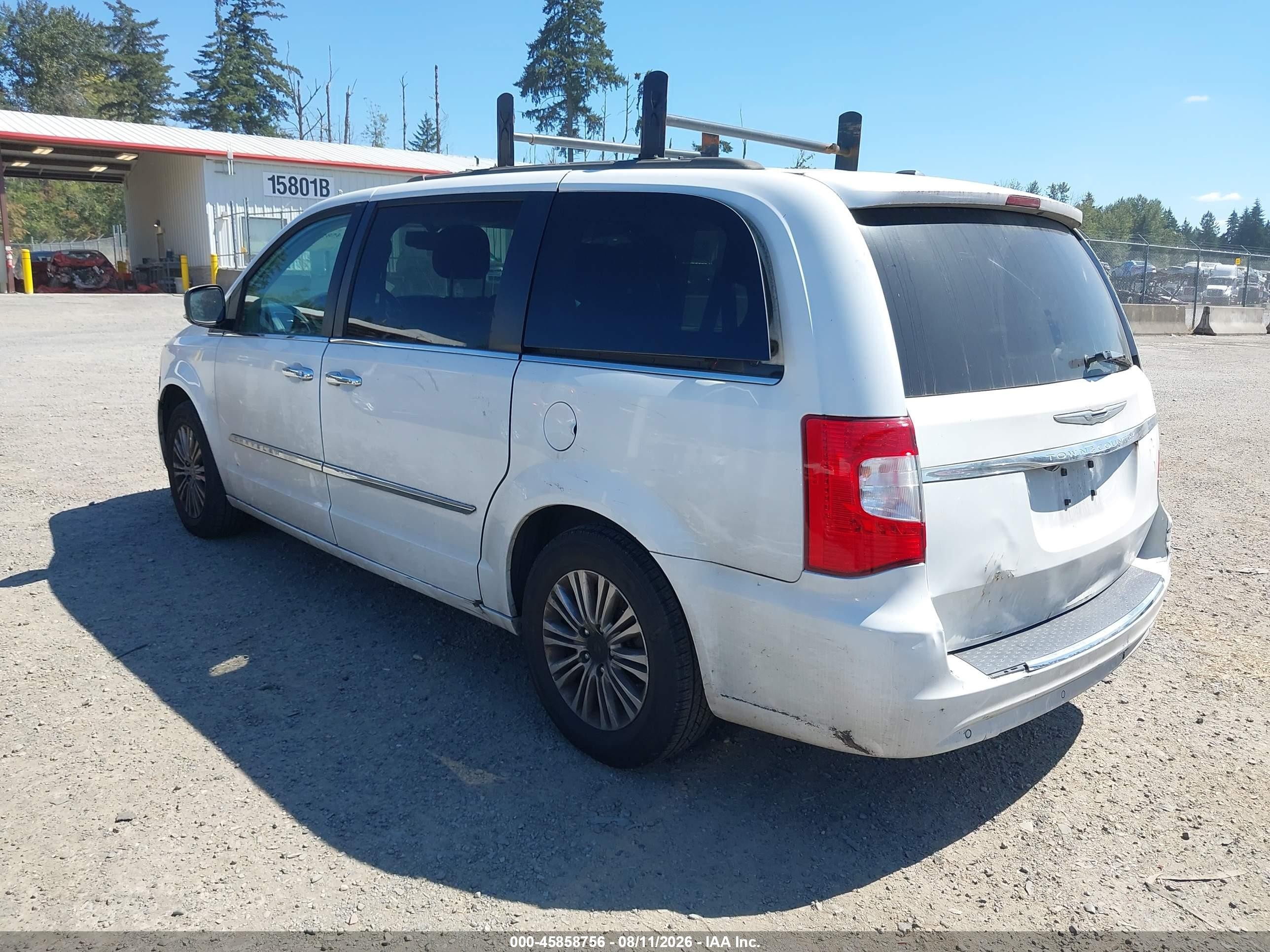 2013 Chrysler Town & Country Touring-l White vin: 2C4RC1CG1DR816417