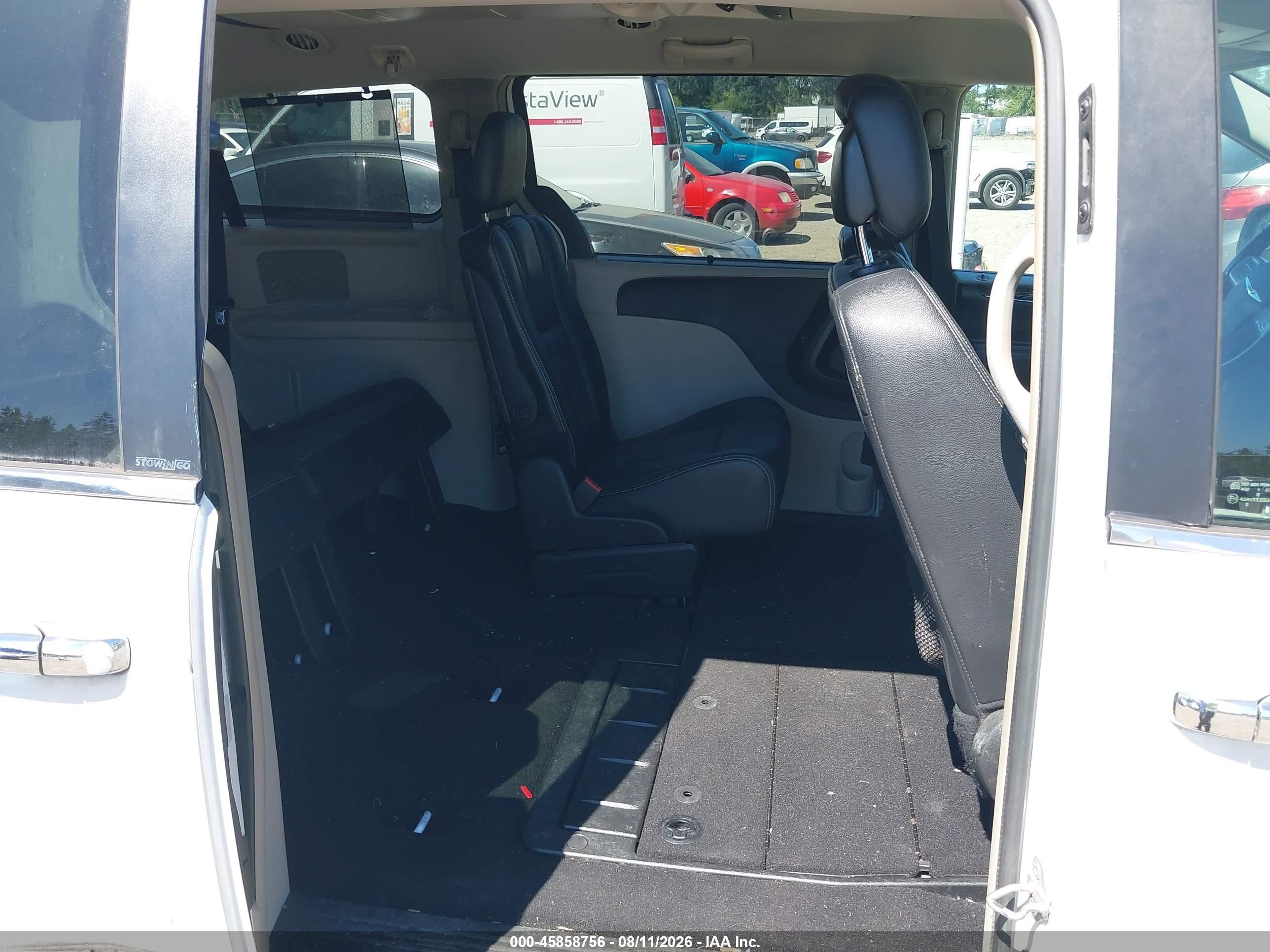 2013 Chrysler Town & Country Touring-l White vin: 2C4RC1CG1DR816417