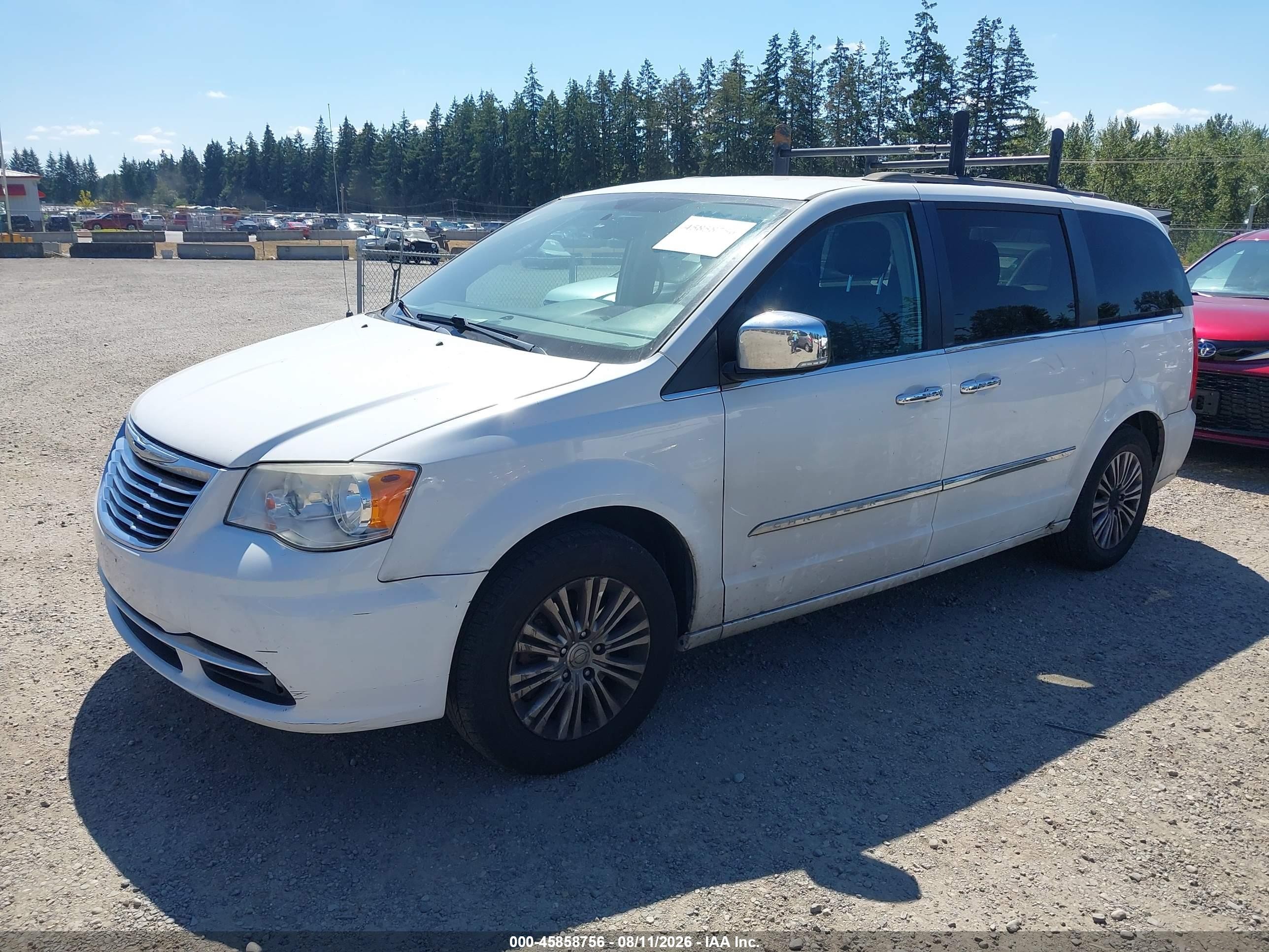 2013 Chrysler Town & Country Touring-l White vin: 2C4RC1CG1DR816417