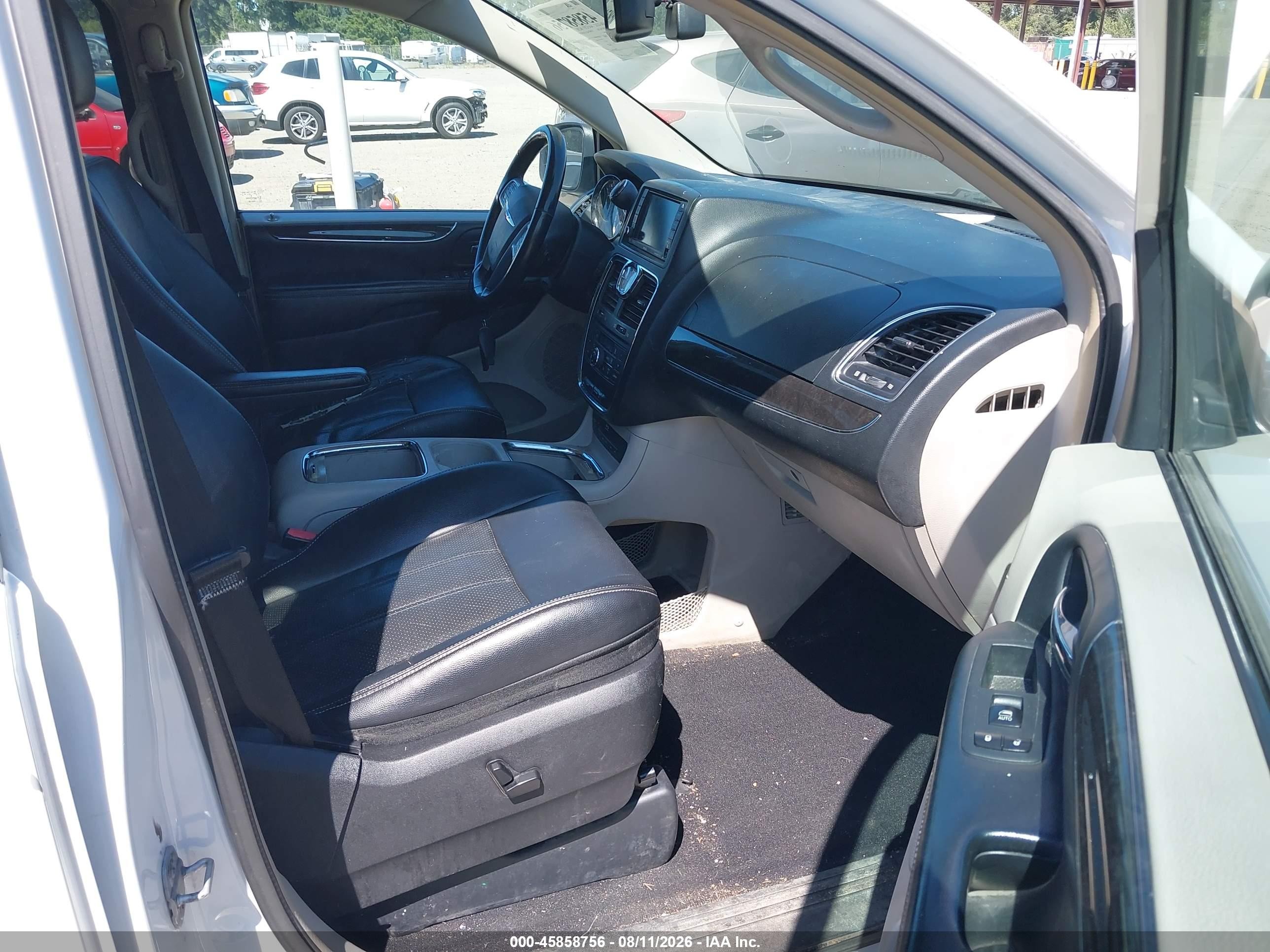 2013 Chrysler Town & Country Touring-l White vin: 2C4RC1CG1DR816417