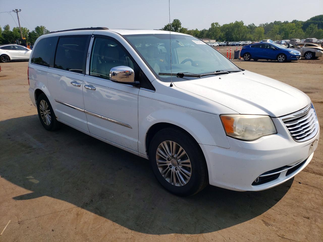 2014 Chrysler Town & Country Touring L White vin: 2C4RC1CG1ER107777